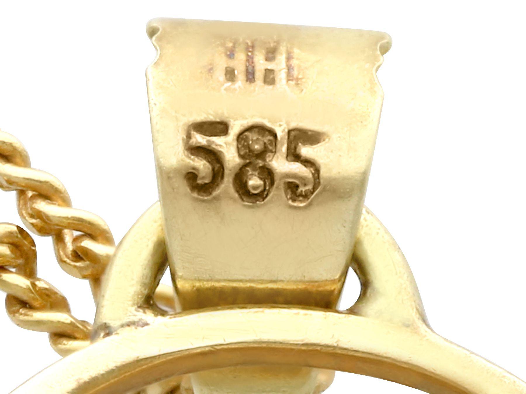1940s 10.46 Carat Aquamarine and Yellow Gold Pendant 1