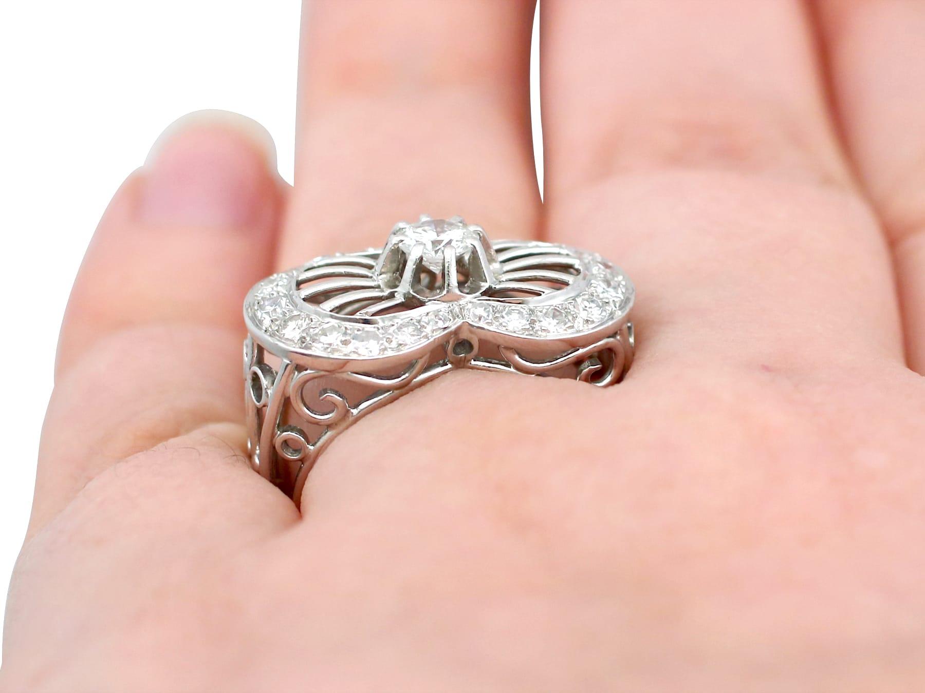 Bague cocktail en platine et diamant de 1,06 carat des années 1940 en vente 4