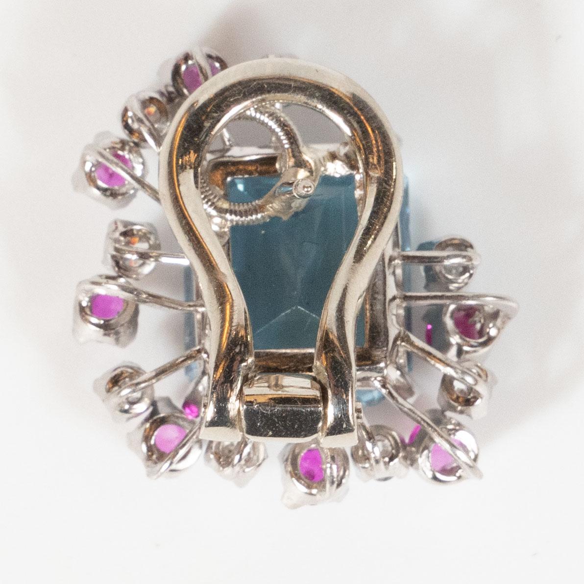 1940er Jahre 12 Karat Aquamarin und 14K Weißgold Ohrringe mit Diamanten und Rubinen im Angebot 7