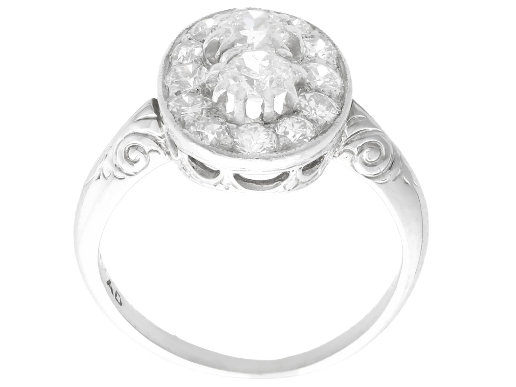 Bague cocktail des années 1940, sertie d'or blanc et de diamants de 1,26 carat Pour femmes en vente