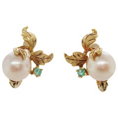 Vintage 1940s 14 Karat Yellow Gold Pearl Emerald Hand Engraved Leaf Earrings