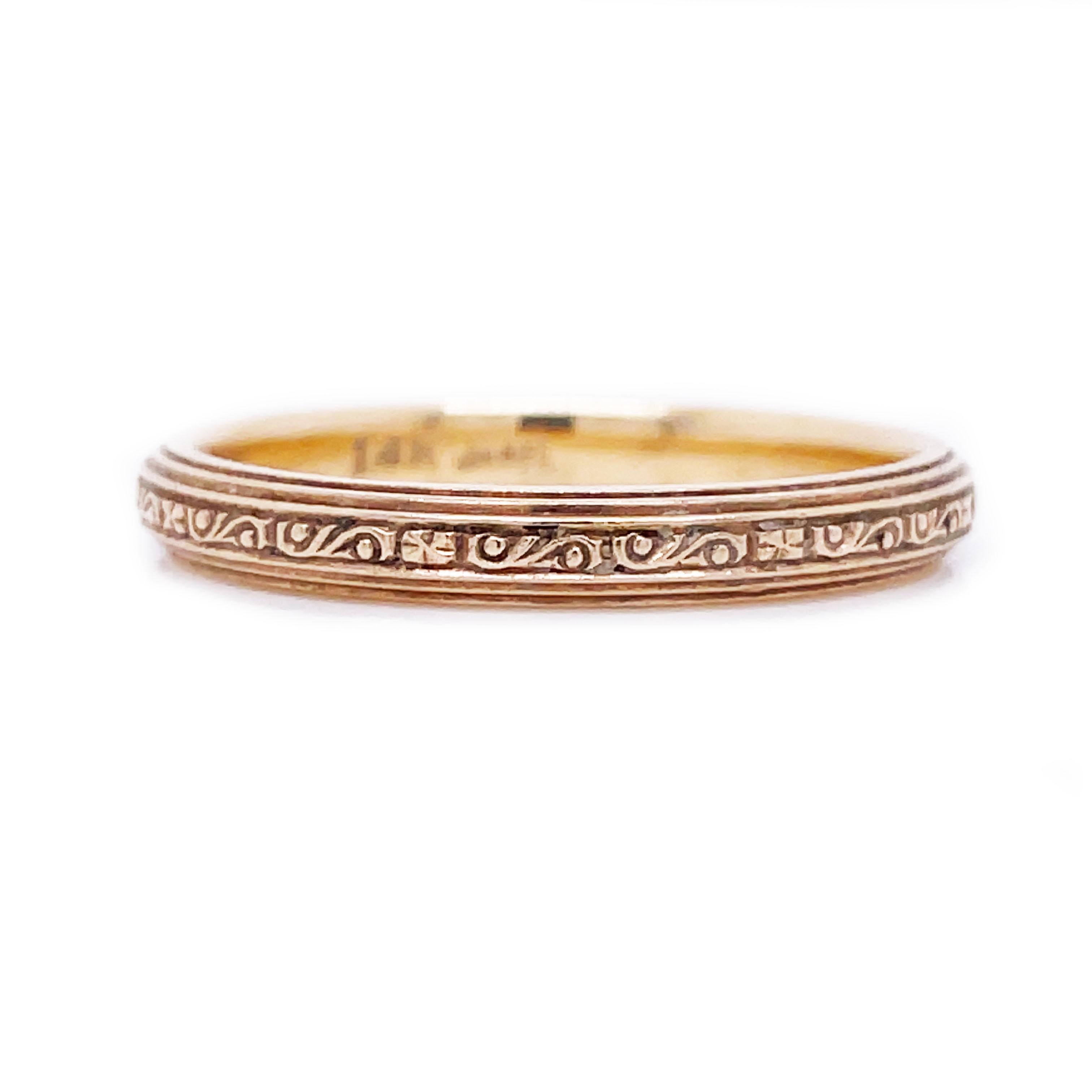 This is a lovely 14K yellow gold band from the 1940s that showcases gorgeous engraving along the entirety of the band! Bordered on each edge with gleaming yellow gold bands, the center is encircled by a graceful engraving of small gold flowers and