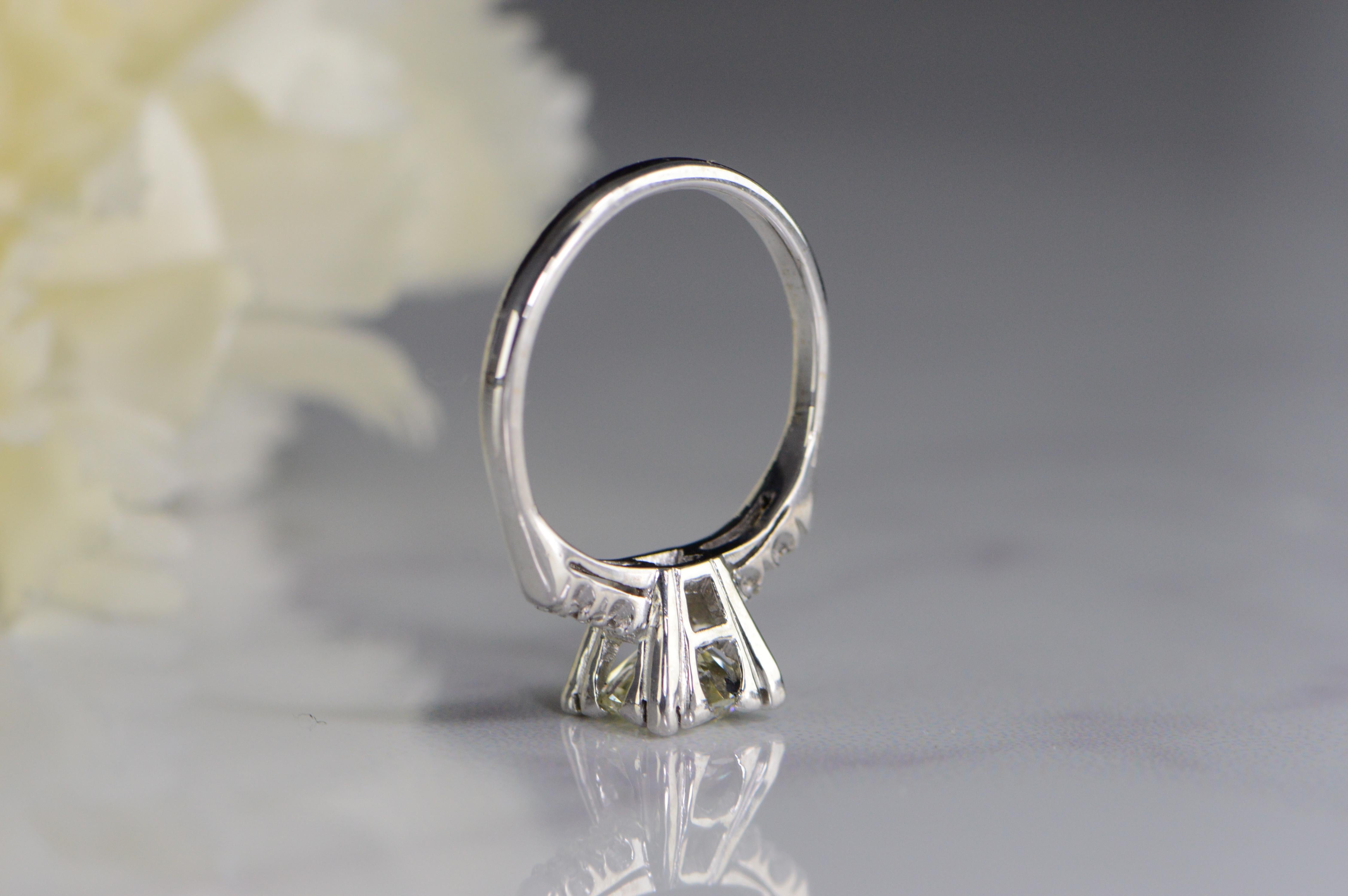 1940s 1.58 Carat Platinum Diamond Engagement Ring For Sale 2