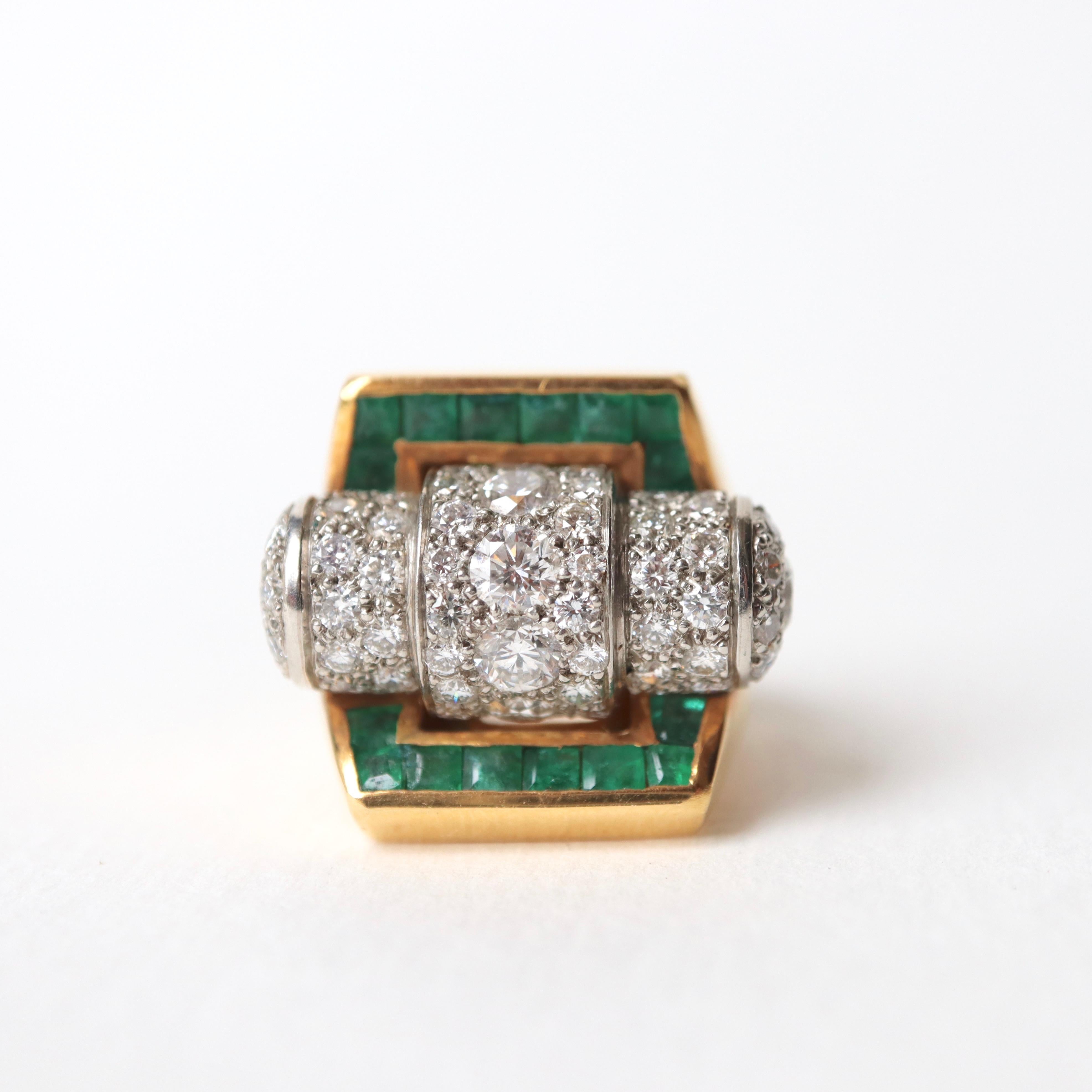 1940's 18 Carat yellow Gold Ring, Platinum Roll set with Diamonds and Calibrated Emeralds.
Gross Weight: 14.3 g
Platinum 950/1000 Head of Dog Hallmark and 18k yellow Gold (750/1000) Head of Eagle Hallmark
Size 49

The International Exhibition of