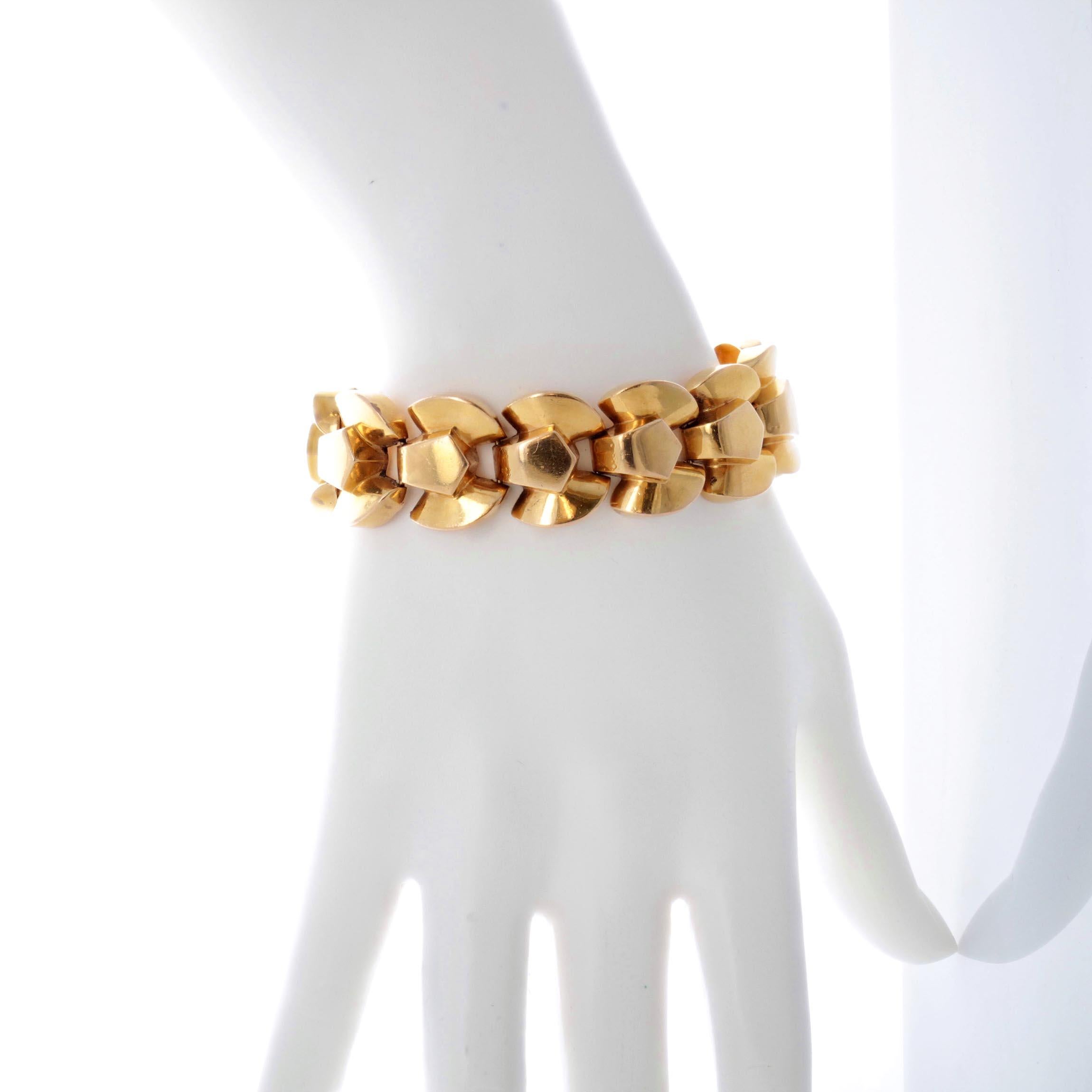 Retro 1940's French Yellow Gold Tank Link Bracelet In Good Condition In New York, NY