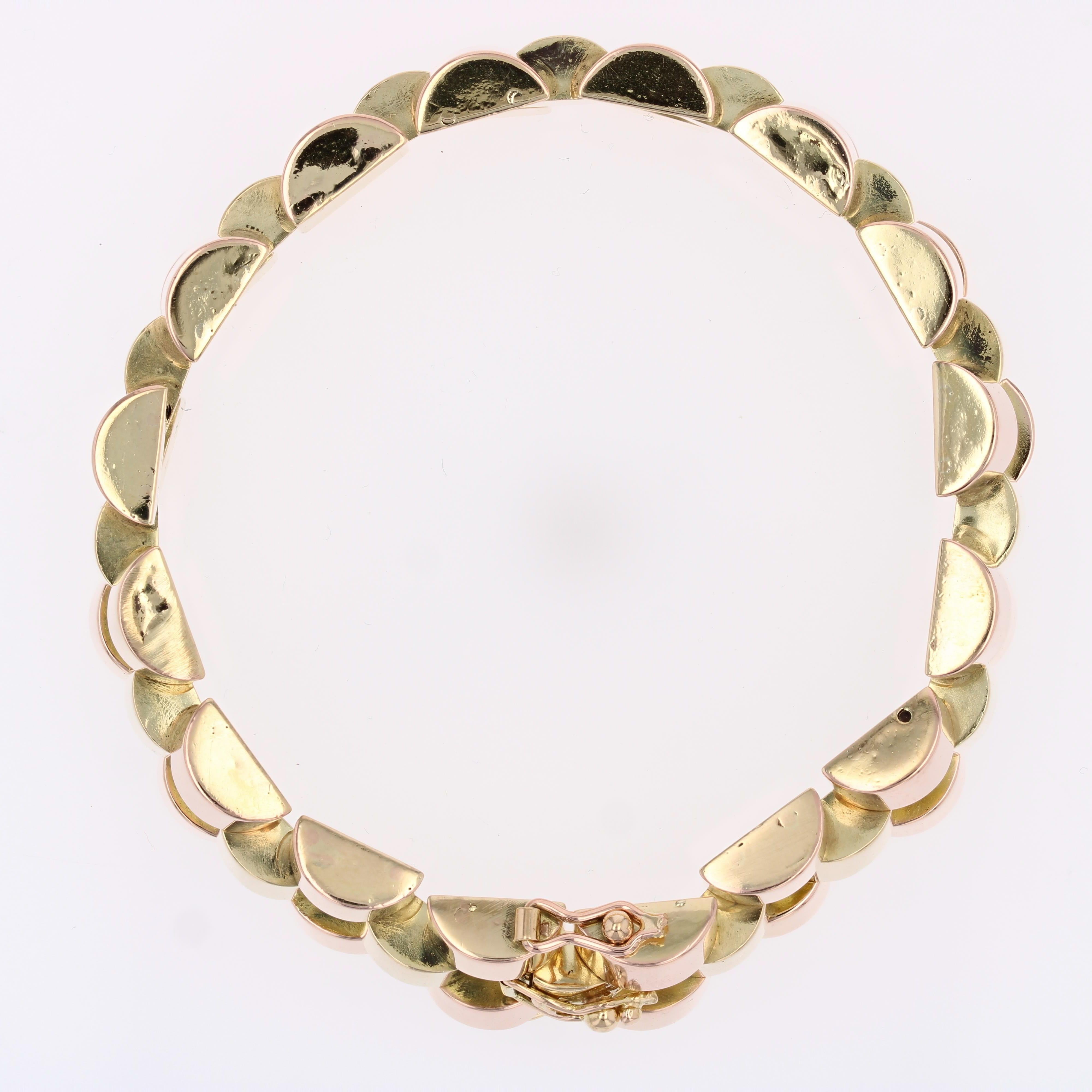 1940s 18 Karat Rose Yellow Gold Tank Bracelet In Good Condition For Sale In Poitiers, FR