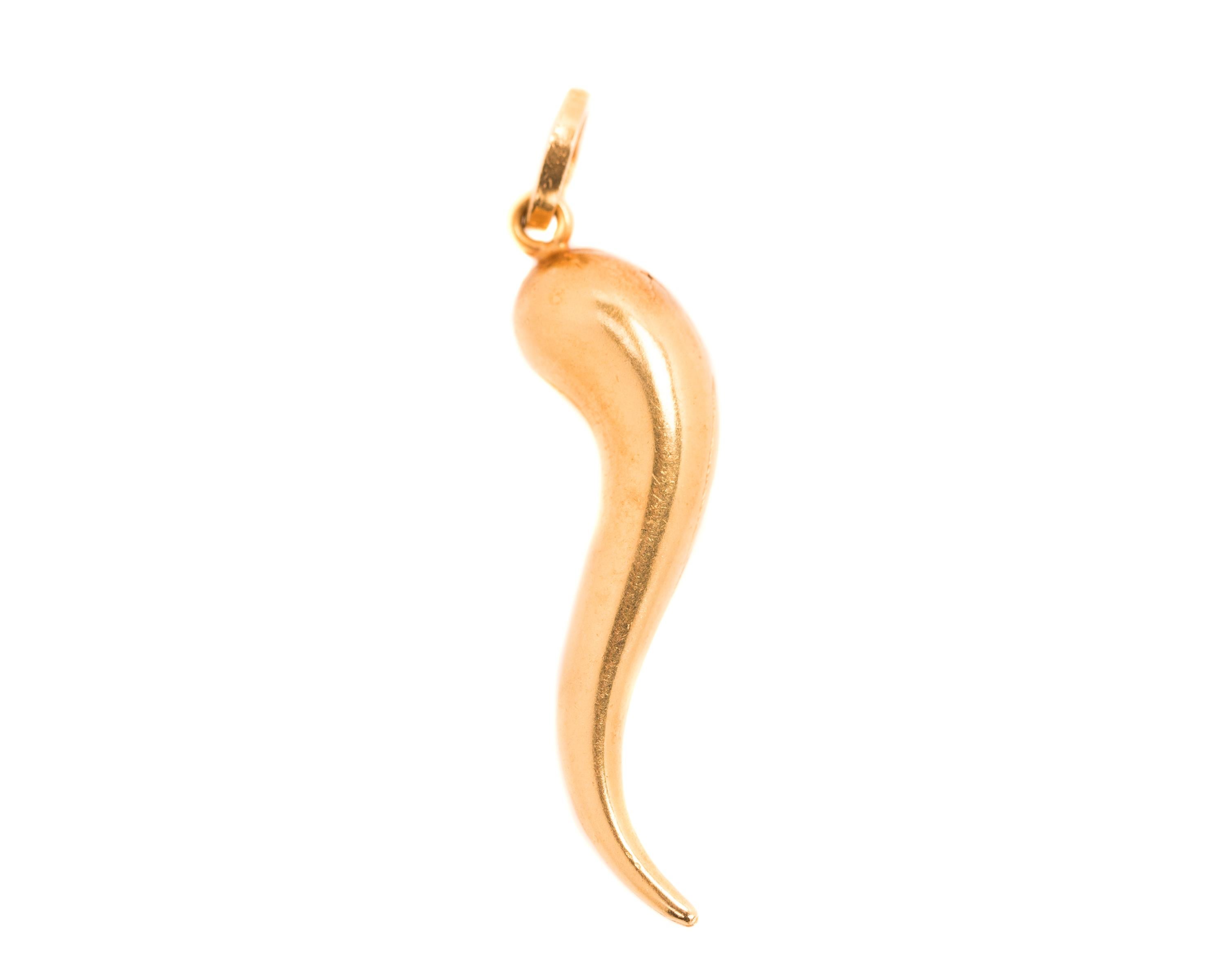 1940s Italian Horn Charm - 18 Karat Yellow Gold

Features:
Rich 18 Karat Yellow Gold with a rosy patina
High Polish finish with minor surface wear
Sturdy Fixed Bail
measures 45 millimeters long
thickness tapers from 8 -  1.5 millimeters

Charm