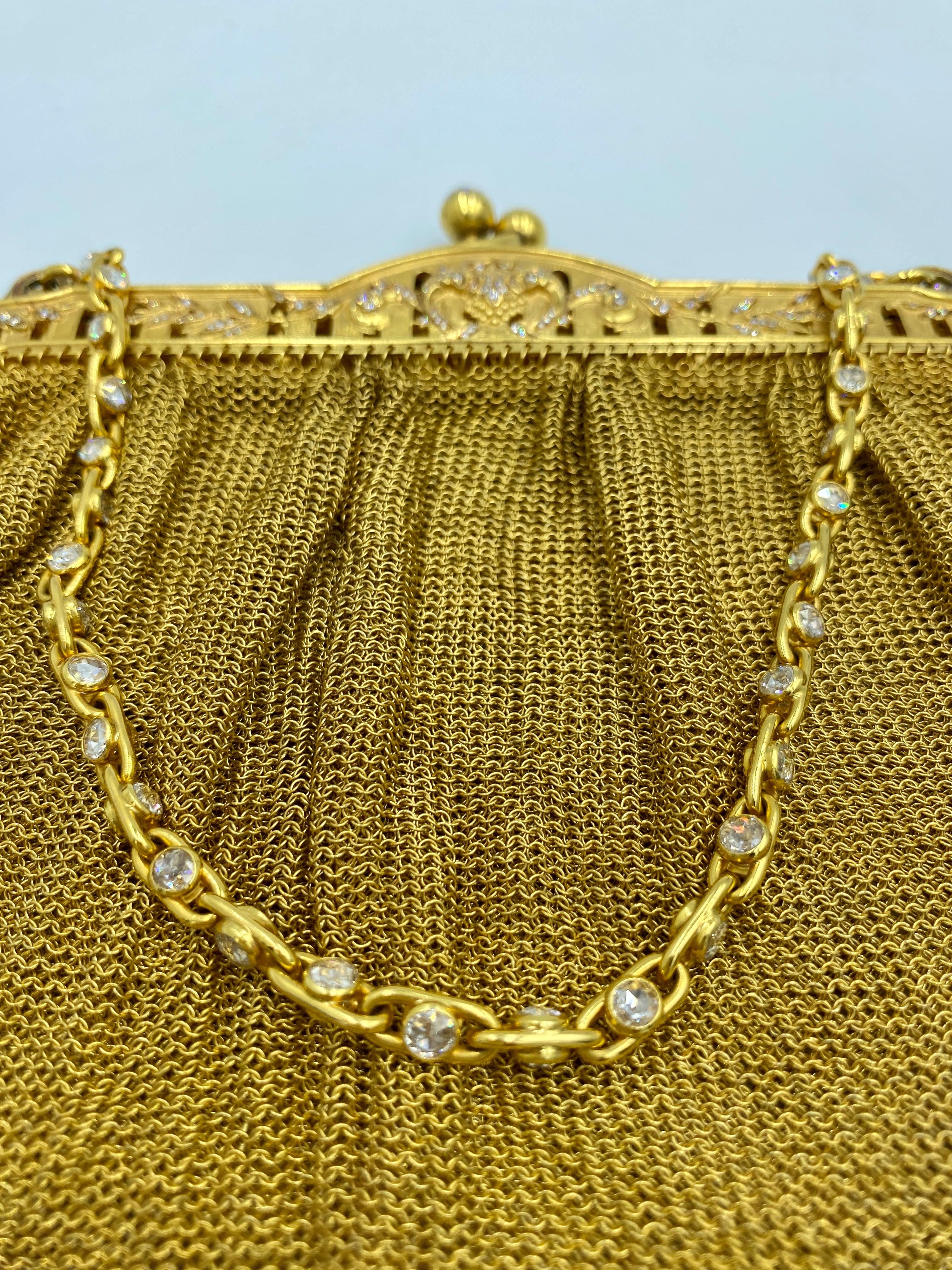 Sac du soir des années 1940 en or 18 carats orné de diamants et de saphirs en vente 1