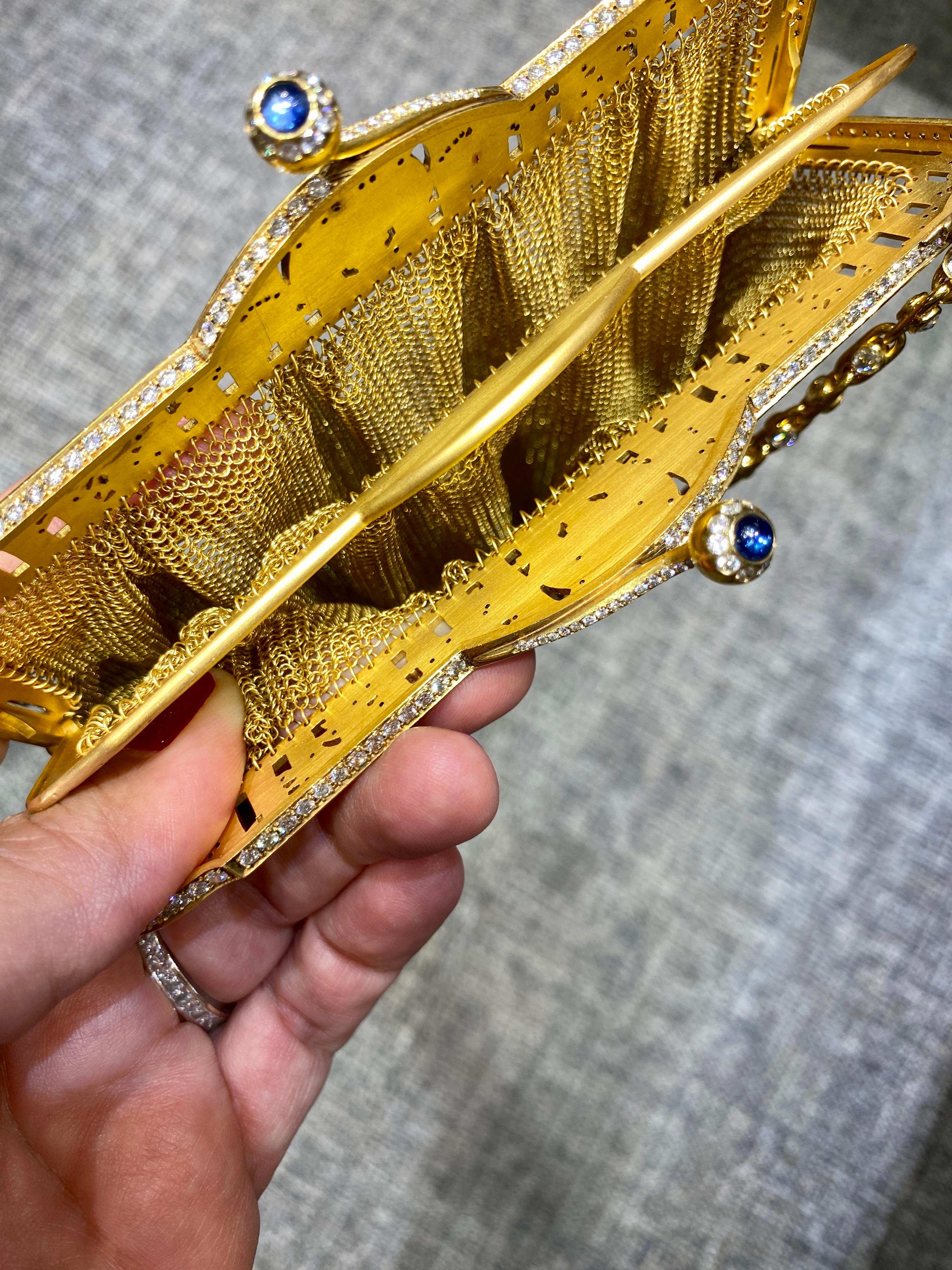 Sac du soir des années 1940 en or 18 carats orné de diamants et de saphirs en vente 3