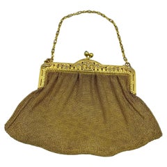 Bolso de noche de oro de 18 quilates de los años 40 adornado con diamantes y zafiros