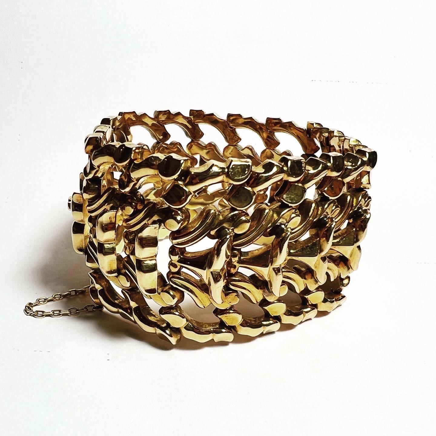 Women's or Men's 1940s 18k Yellow Gold Retro Bracelet