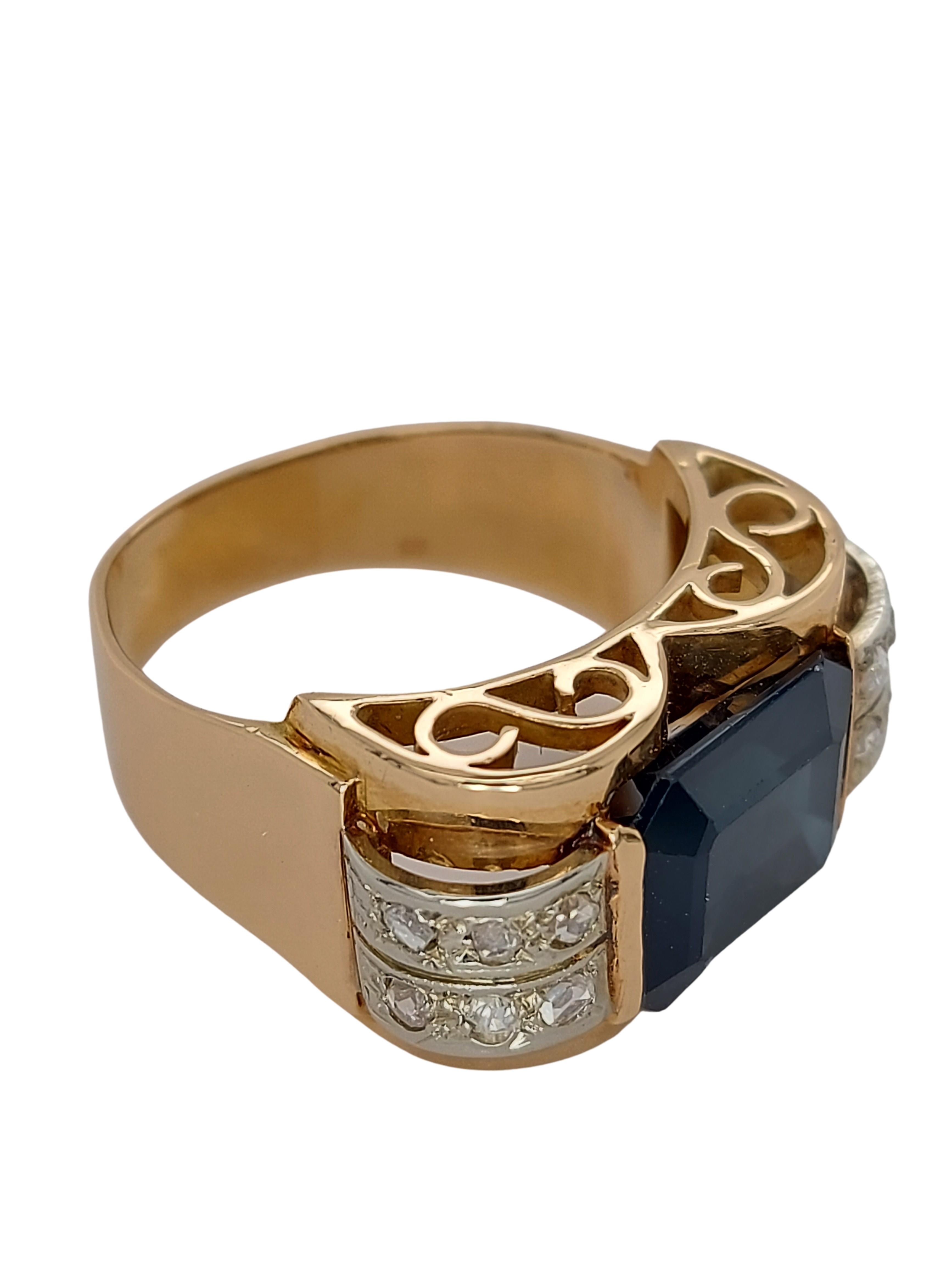 Emerald Cut 1940's 18kt Yellow Gold & Platinum Ring with Ca 3.50 Ct Sapphire & Diamonds For Sale