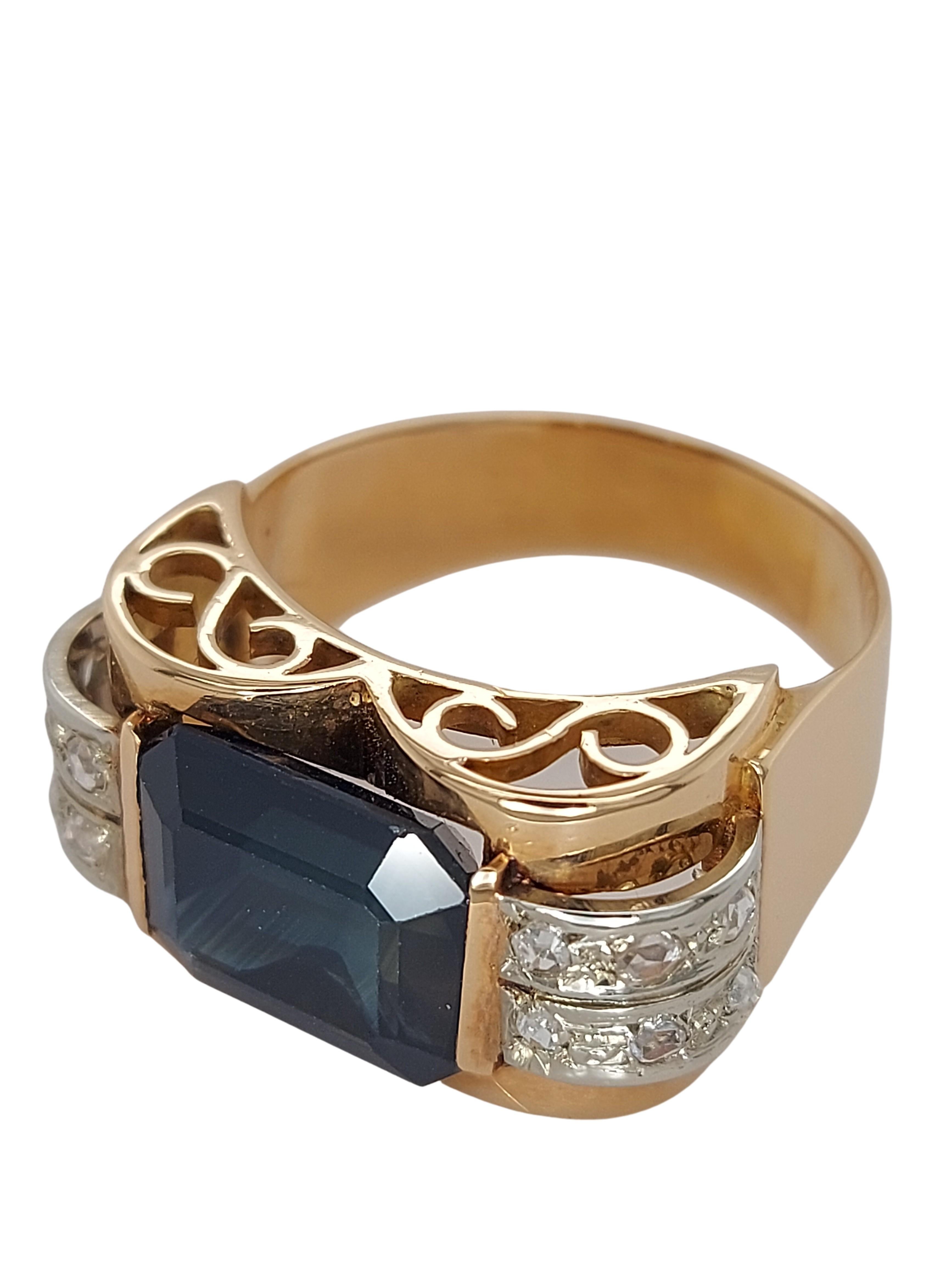 1940's 18kt Yellow Gold & Platinum Ring with Ca 3.50 Ct Sapphire & Diamonds In Excellent Condition For Sale In Antwerp, BE