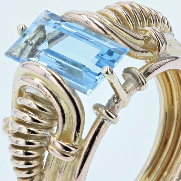 1940s 1.90 Carat Aquamarine 18 Karat Yellow Gold Retro Ring In Excellent Condition For Sale In Poitiers, FR