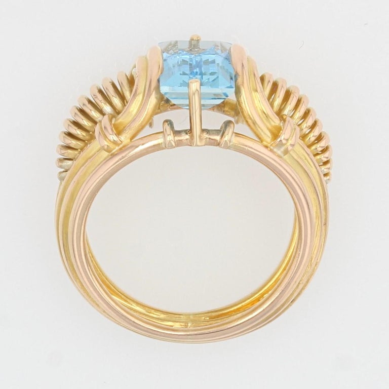 Women's 1940s 1.90 Carat Aquamarine 18 Karat Yellow Gold Retro Ring For Sale