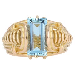 1940s 1.90 Carat Aquamarine 18 Karat Yellow Gold Vintage Ring