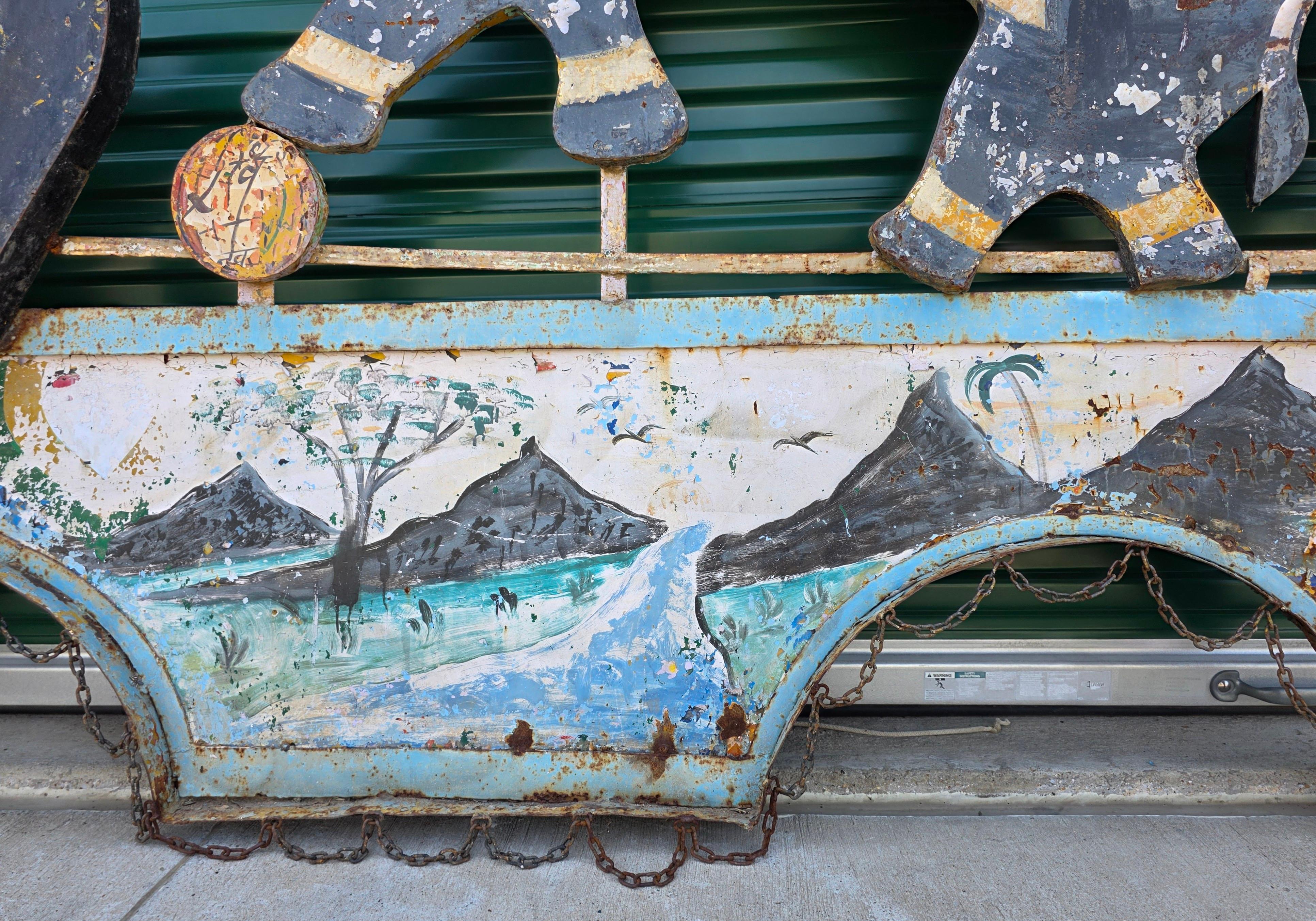 1940er/1950er Jahre Karneval Ride Panel - Monumental Hand gemalt Metall Karussell Bergungsgut im Angebot 1