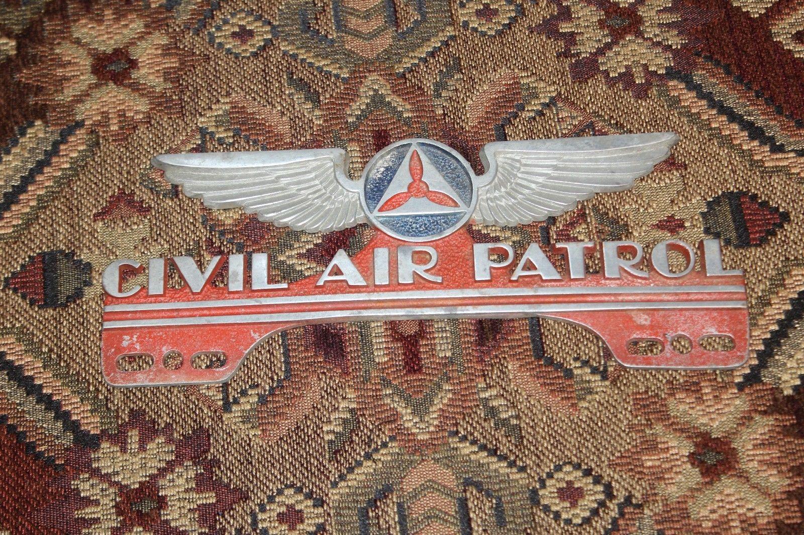 Vintage License plate topper ist original und in sauberem Zustand.
(schwer lesbar, auf der Rückseite der Platte ist folgendes eingeprägt) geo. w. derry mfg. co.
Metall-Werbeschilder
Freemont, Ohio
United States Civil Defence
bo d-132352.