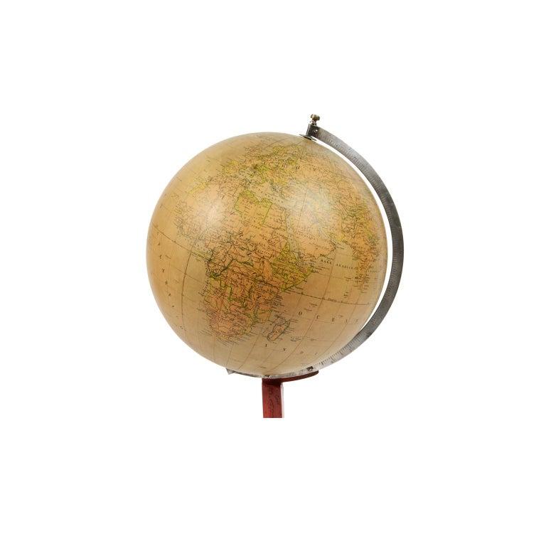 Physical and political terrestrial globe published by G.B. Paravia & C. Turin-Milan-Padua-Florence-Rome-Naples-Palermo, designed by prof. Guido Cora at the end of the 40s - early 50s. Metal base and sphere made of papier mâché and plaster. Very good