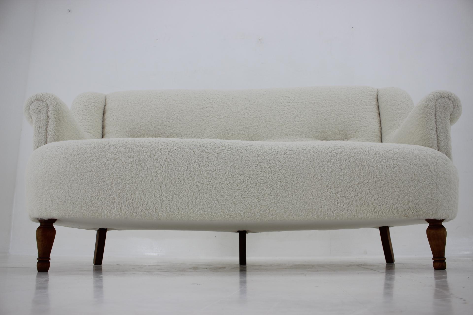1940s 2-Seater Sofa in Sheepskin Fabric, Czechoslovakia For Sale 10