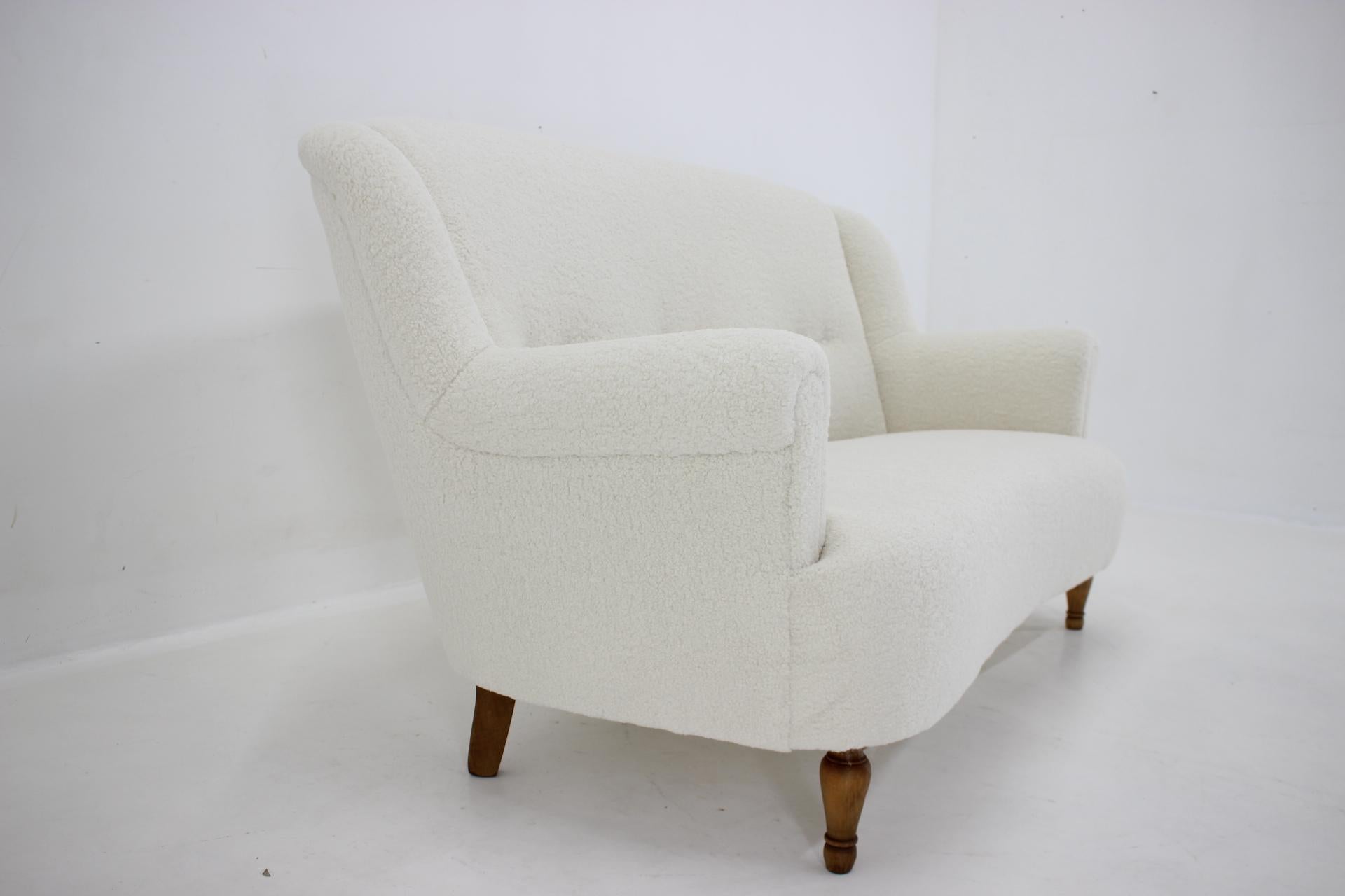 Mid-20th Century 1940s 2-Seater Sofa in Sheepskin Fabric, Czechoslovakia For Sale