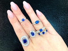 1940s 2.17 Carat Cabochon Cut Sapphire and Diamond Gold Cluster Ring