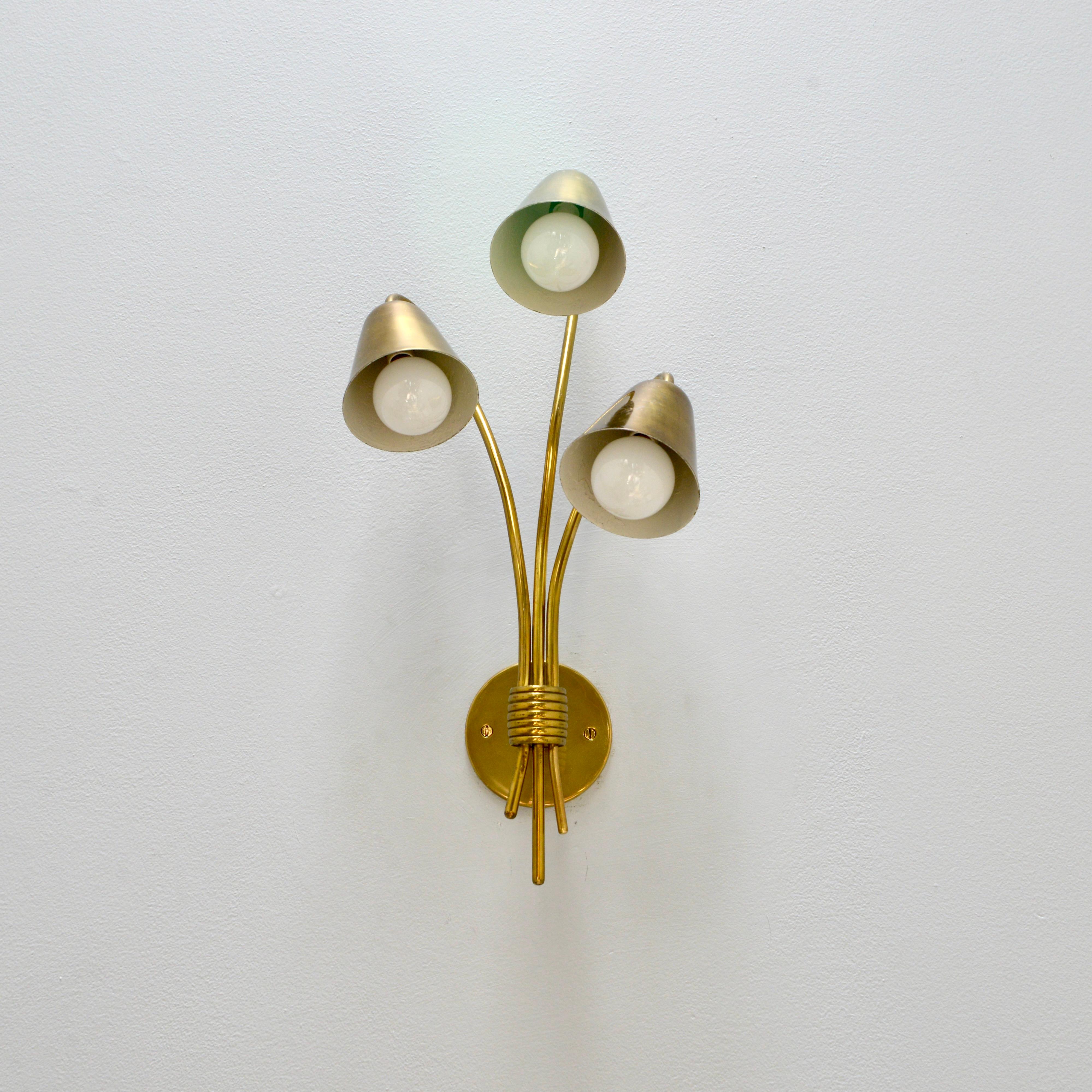 Wonderful single 1940s 3 arm botanical sconce. This sconce is all brass in its original finish. Partially restored with 1 E26 medium based socket for use in the USA. It can also be wired for use anywhere in the world. Lightbulb included with order.