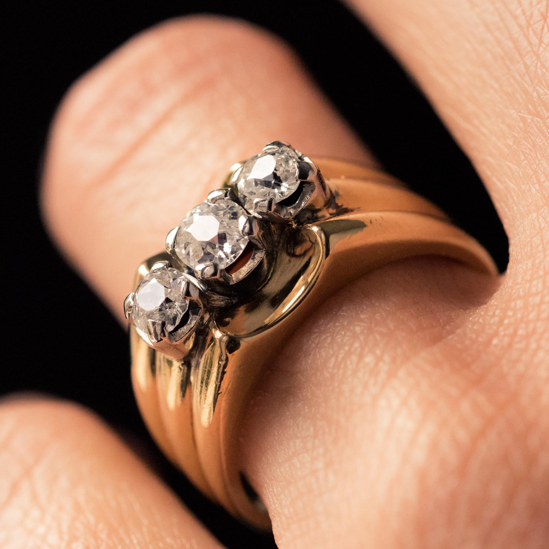 1940er Jahre 3 Diamanten 18 Karat Gelbgold Platin Tank-Ring 1
