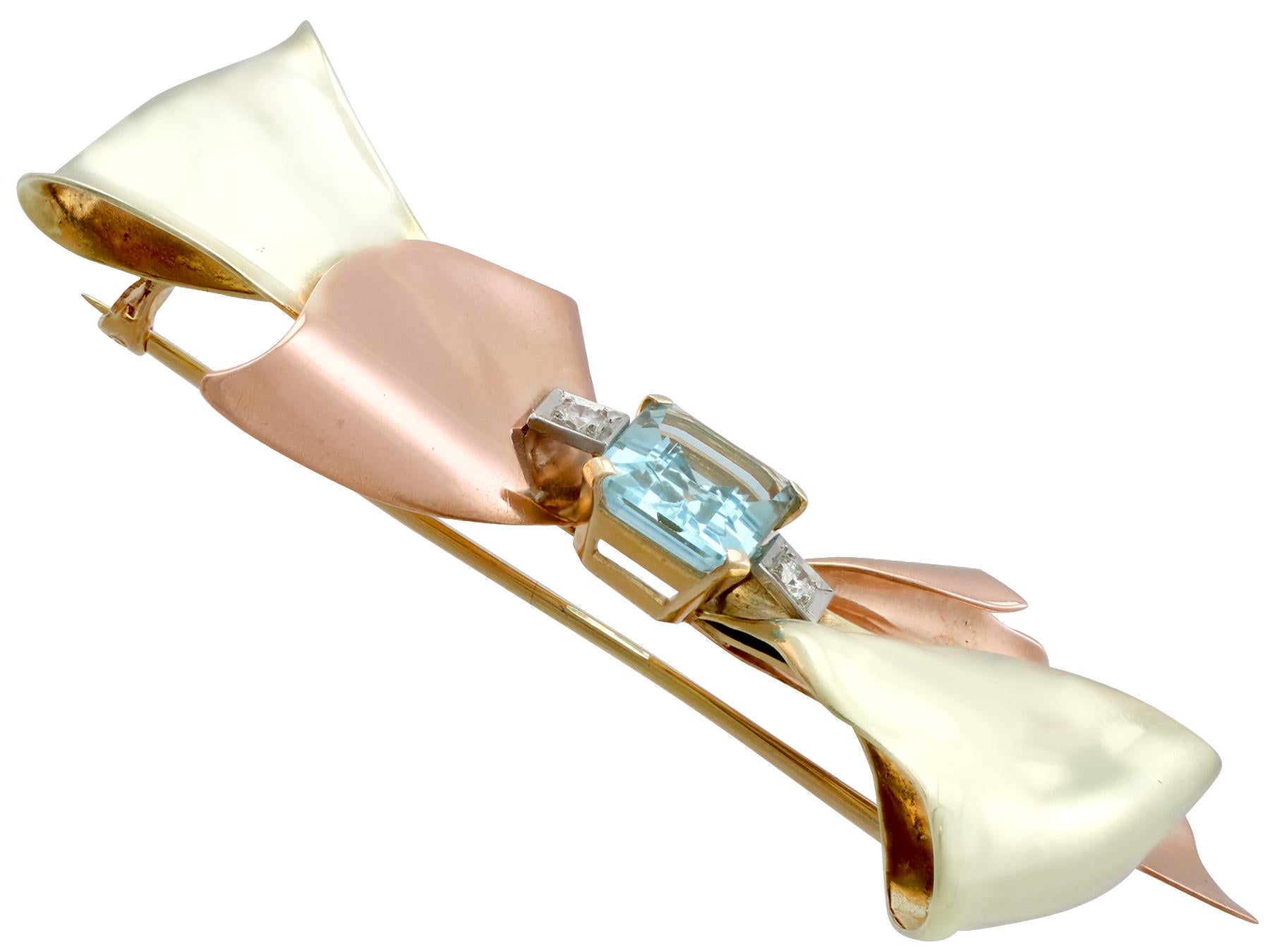 1940s 3.26 Carat Aquamarine Diamond Gold Bow Brooch In Excellent Condition In Jesmond, Newcastle Upon Tyne