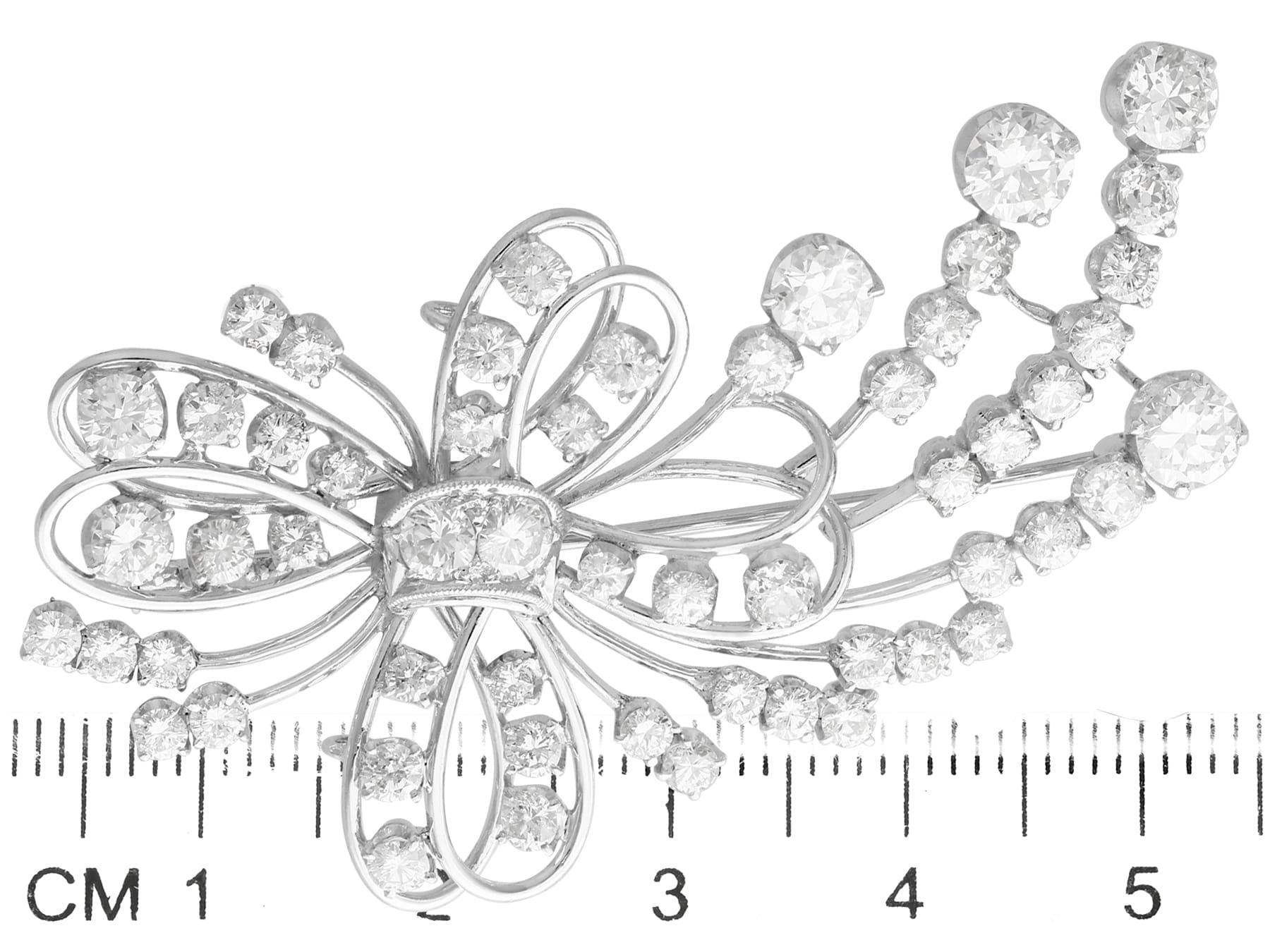 1940s 3.93 Carat Diamond and Platinum Spray Brooch For Sale 1