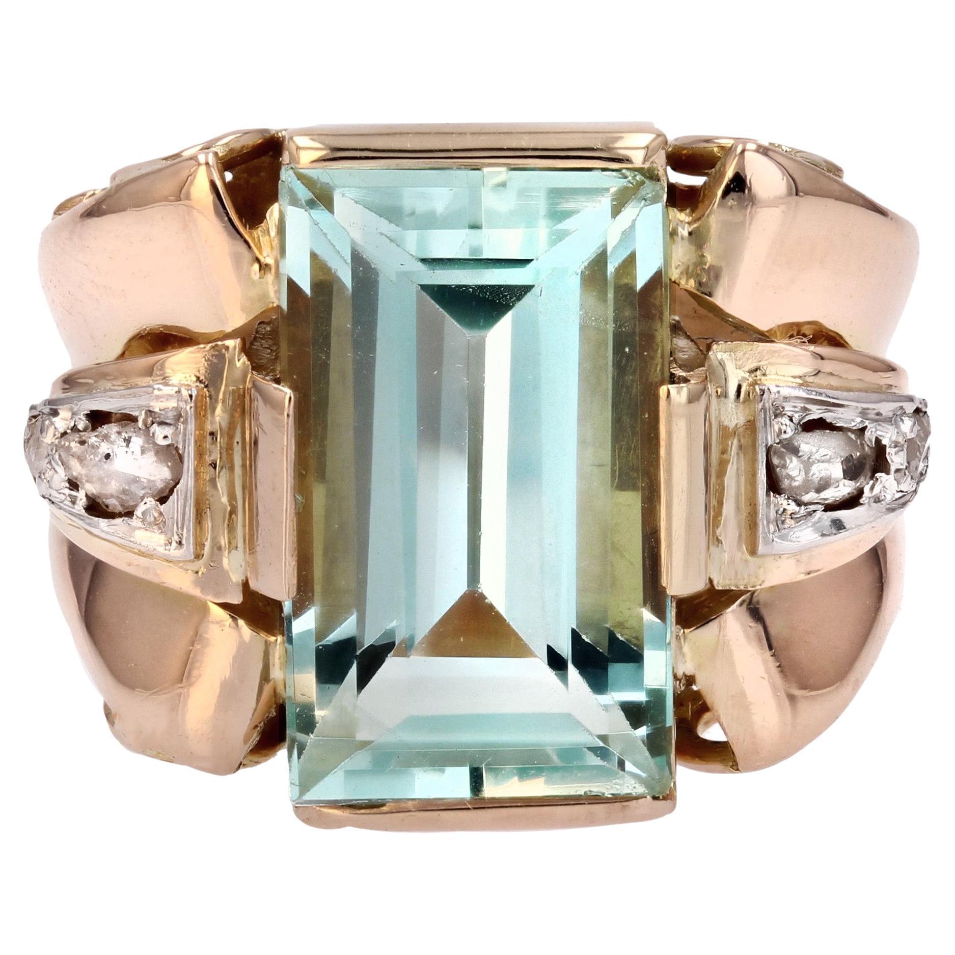 1940s 4.50 Carats Aquamarine 18 Karat Yellow Gold Retro Signet Ring