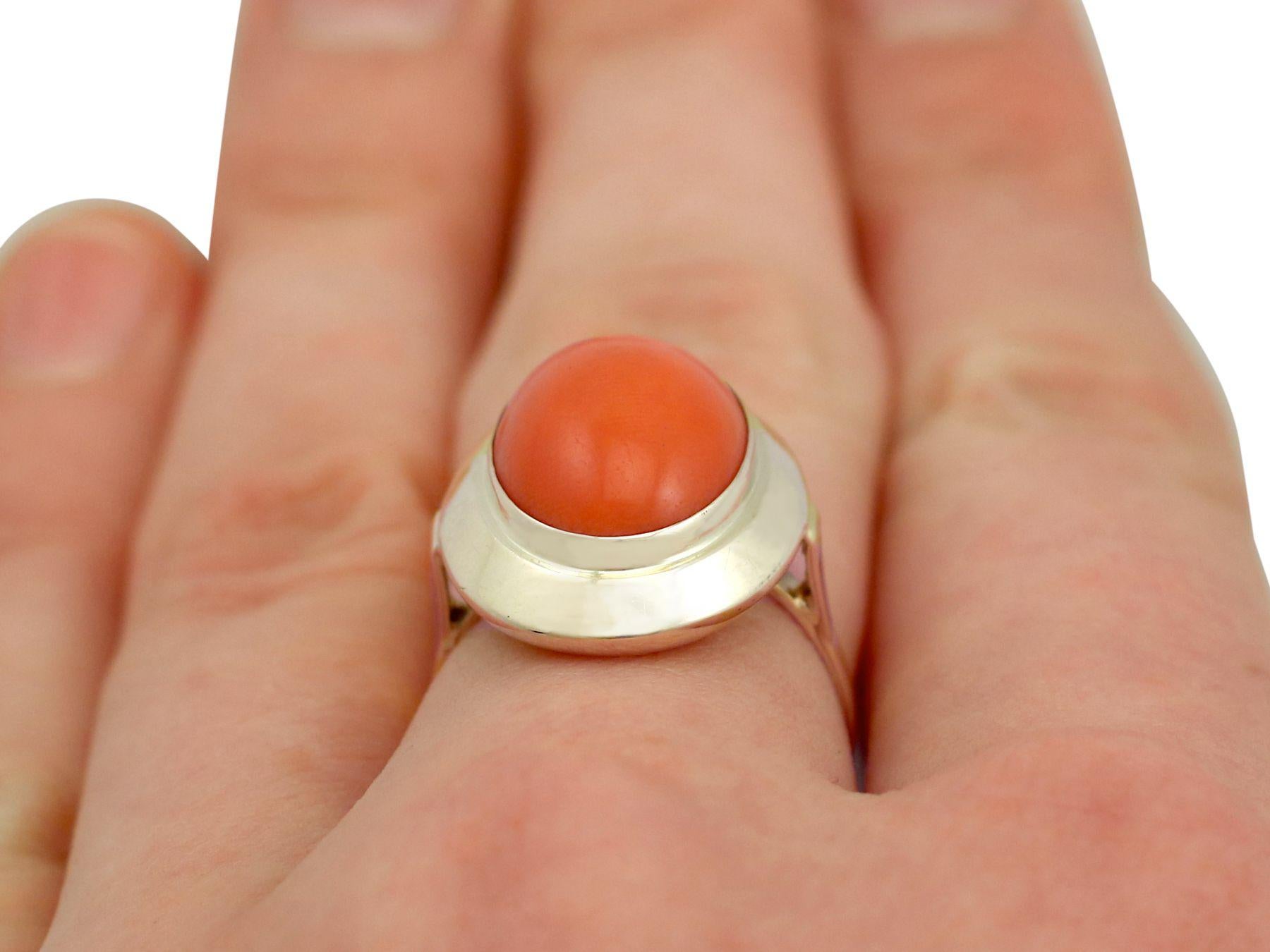 1940s 5.75 Carat Cabochon Cut Red Coral and Yellow Gold Ring For Sale 3