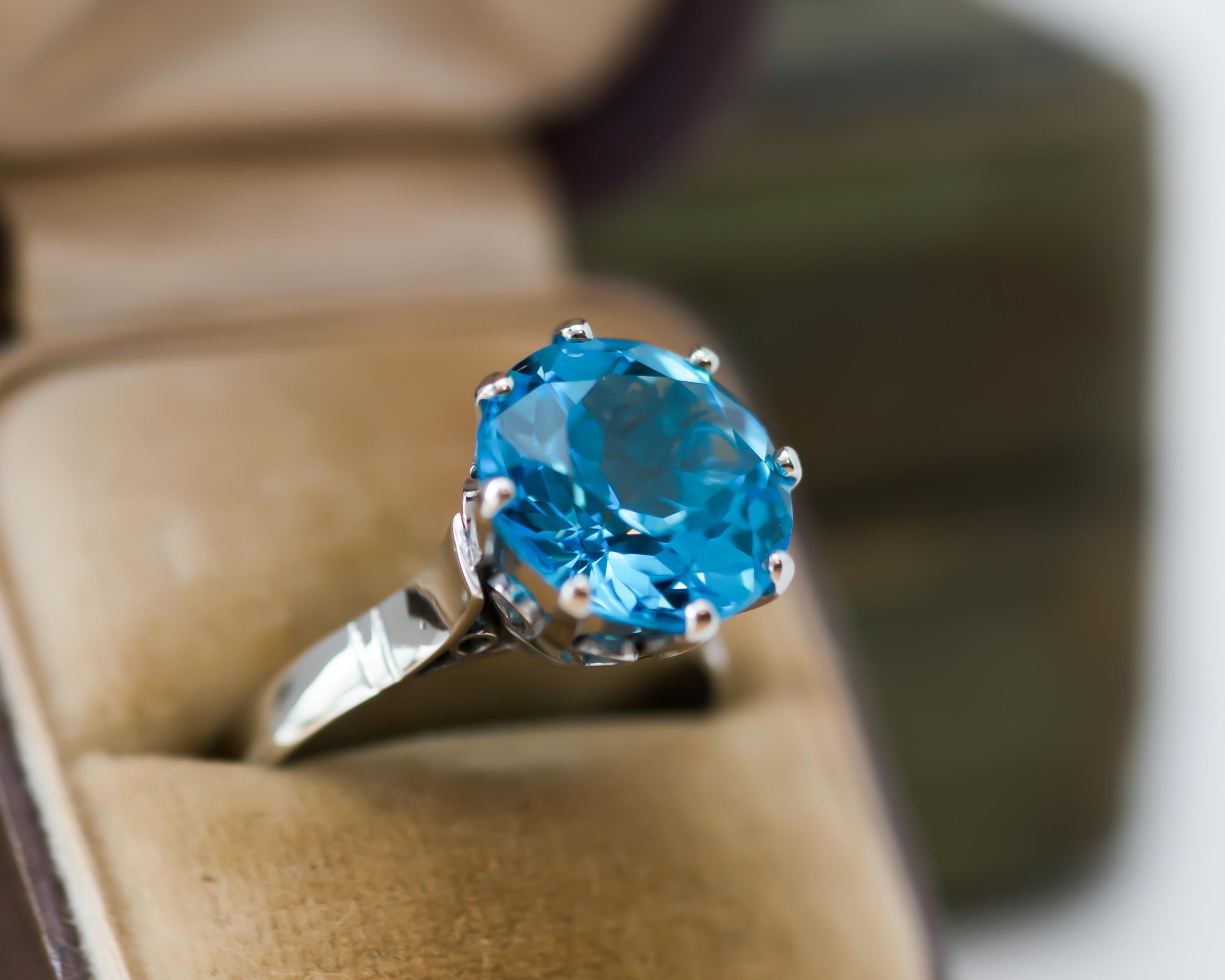 1940s 8.5 Carat London Blue Topaz Solitaire and Platinum Ring For Sale 1