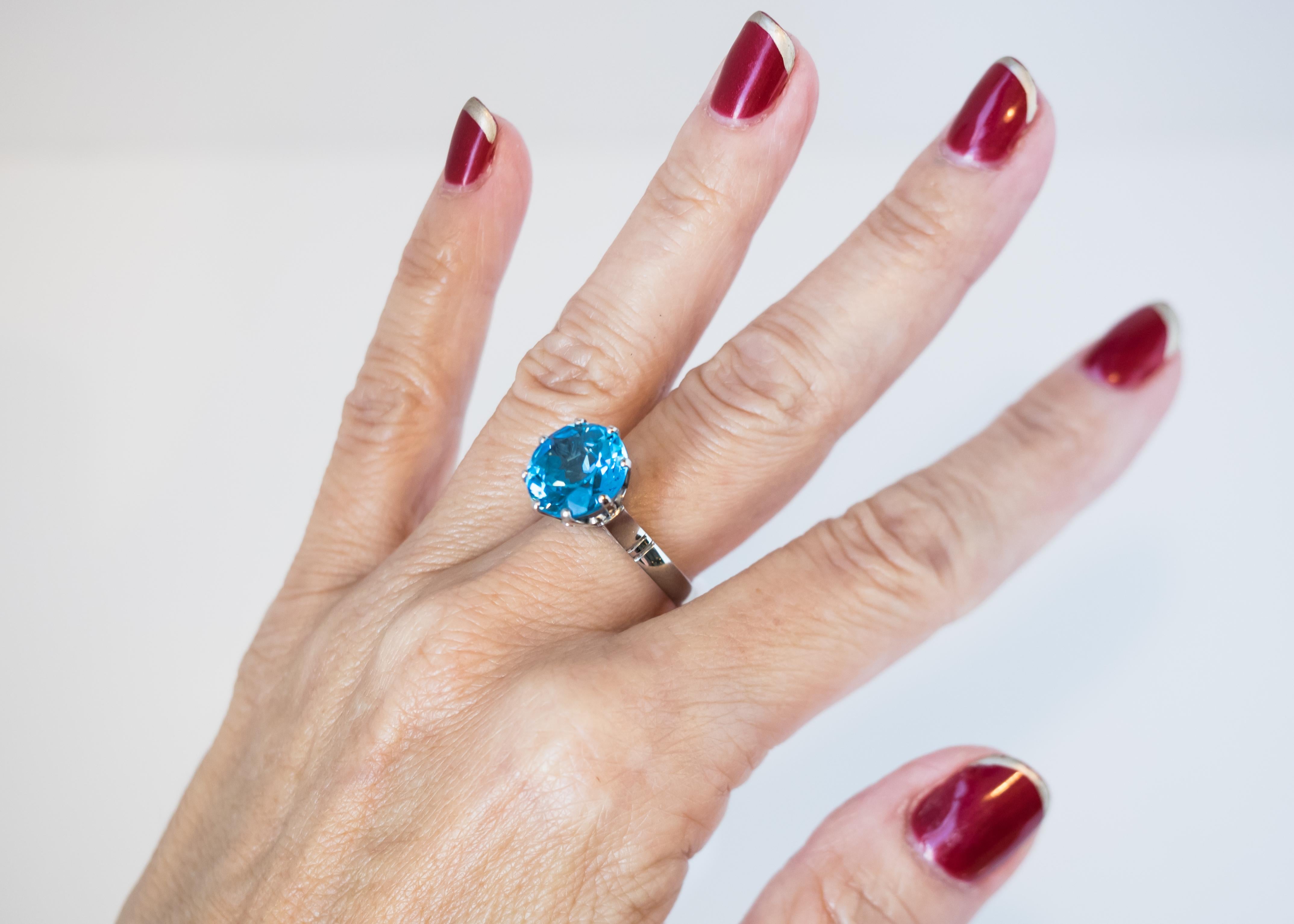 1940s 8.5 Carat London Blue Topaz Solitaire and Platinum Ring For Sale 3