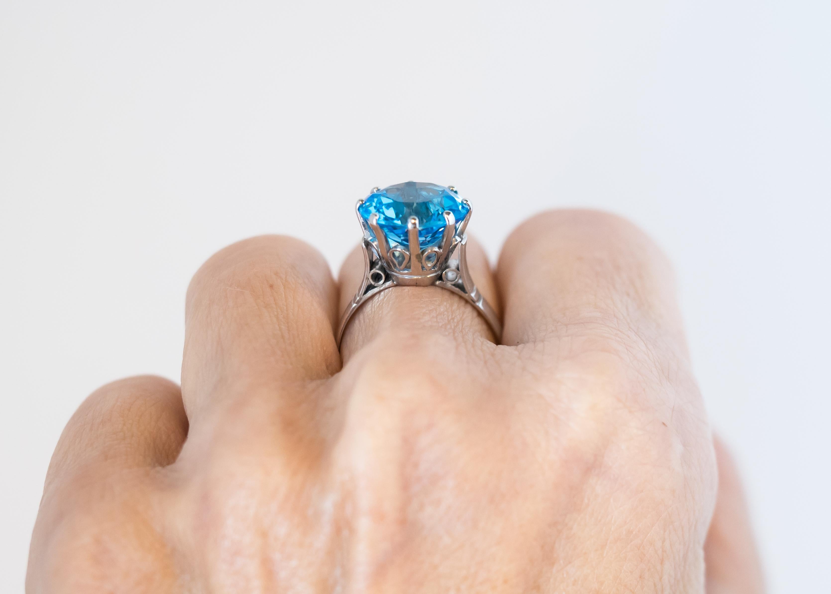 1940s 8.5 Carat London Blue Topaz Solitaire and Platinum Ring For Sale 4