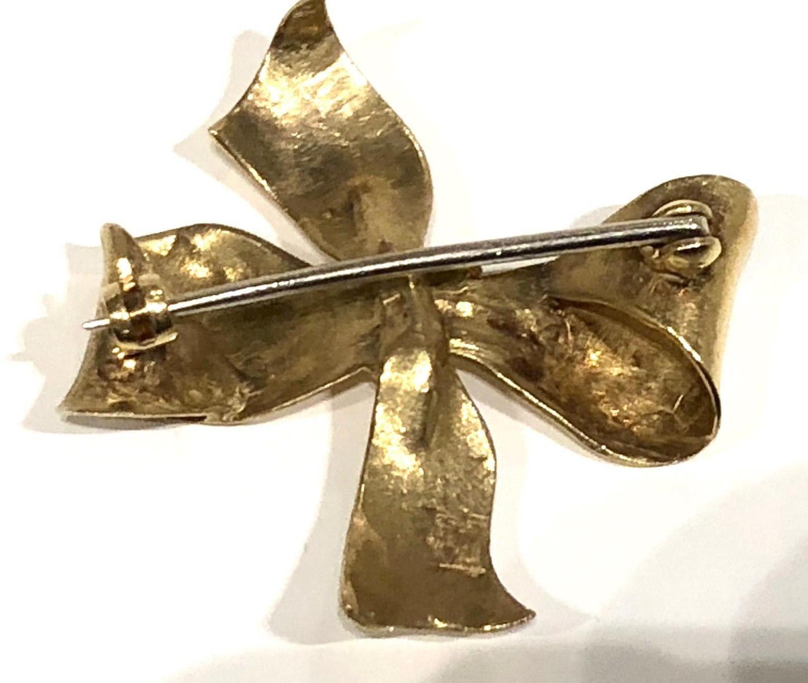 Victorian Sweatheart style Bow brooch in 9k gold, ca 1940s