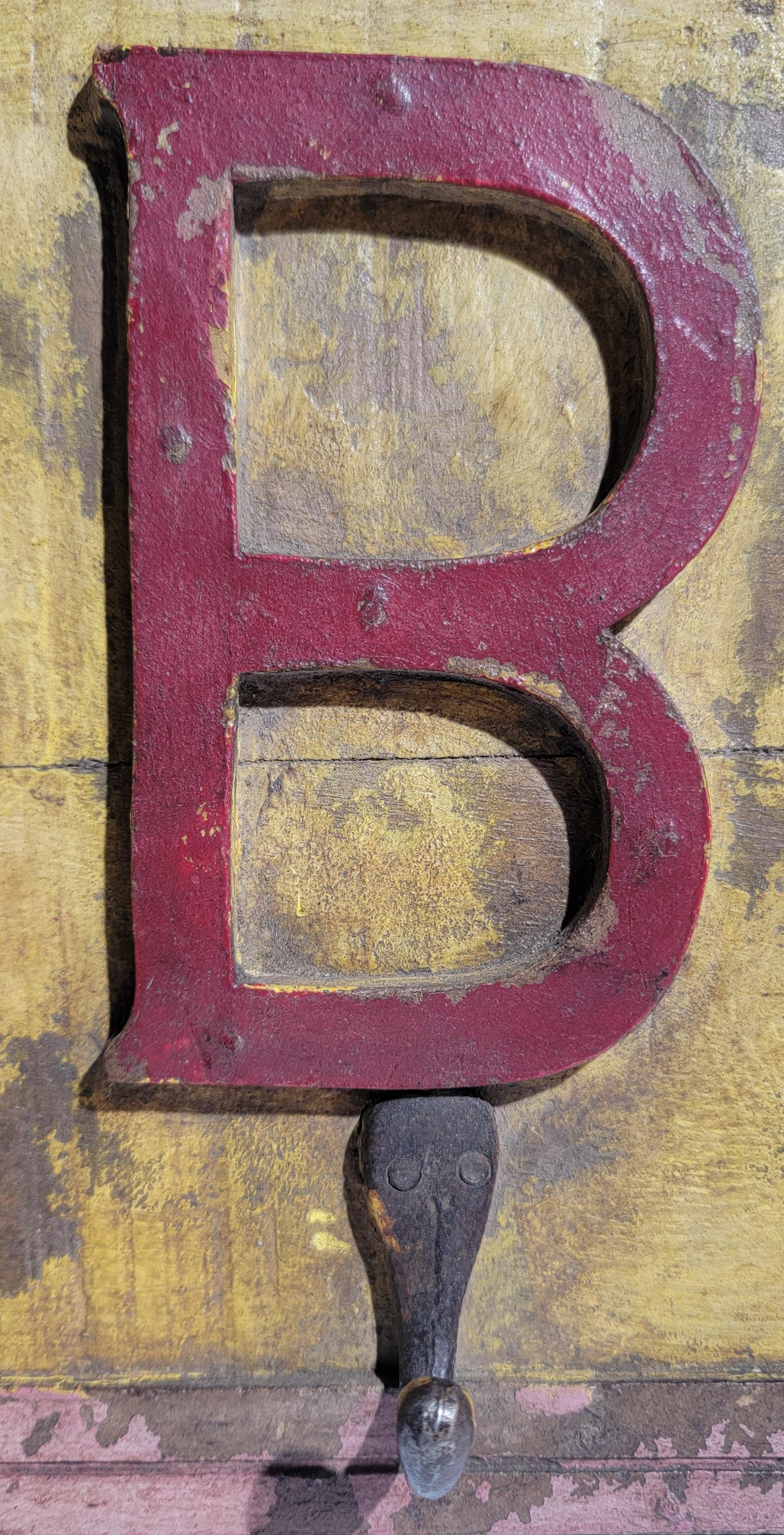 Legno Appendiabiti e cappelli ABC degli anni '40 in vendita