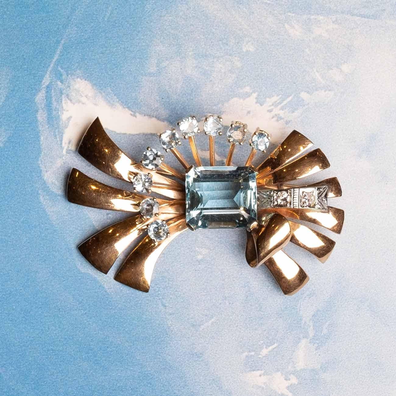 1940s Broche aigue-marine avec diamants en arc Bon état - En vente à Milano, MI