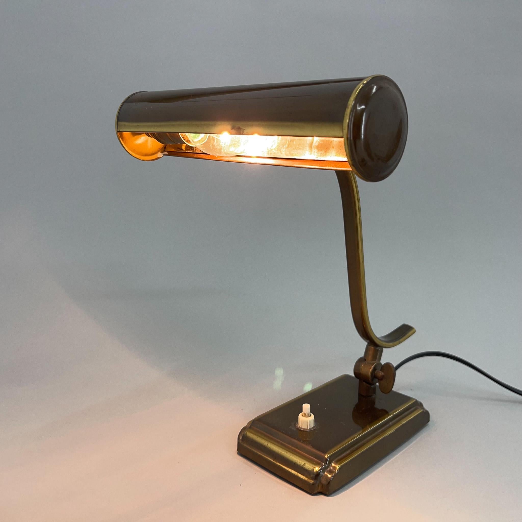 Polonais Lampe de table ou de bureau réglable des années 1940 en vente