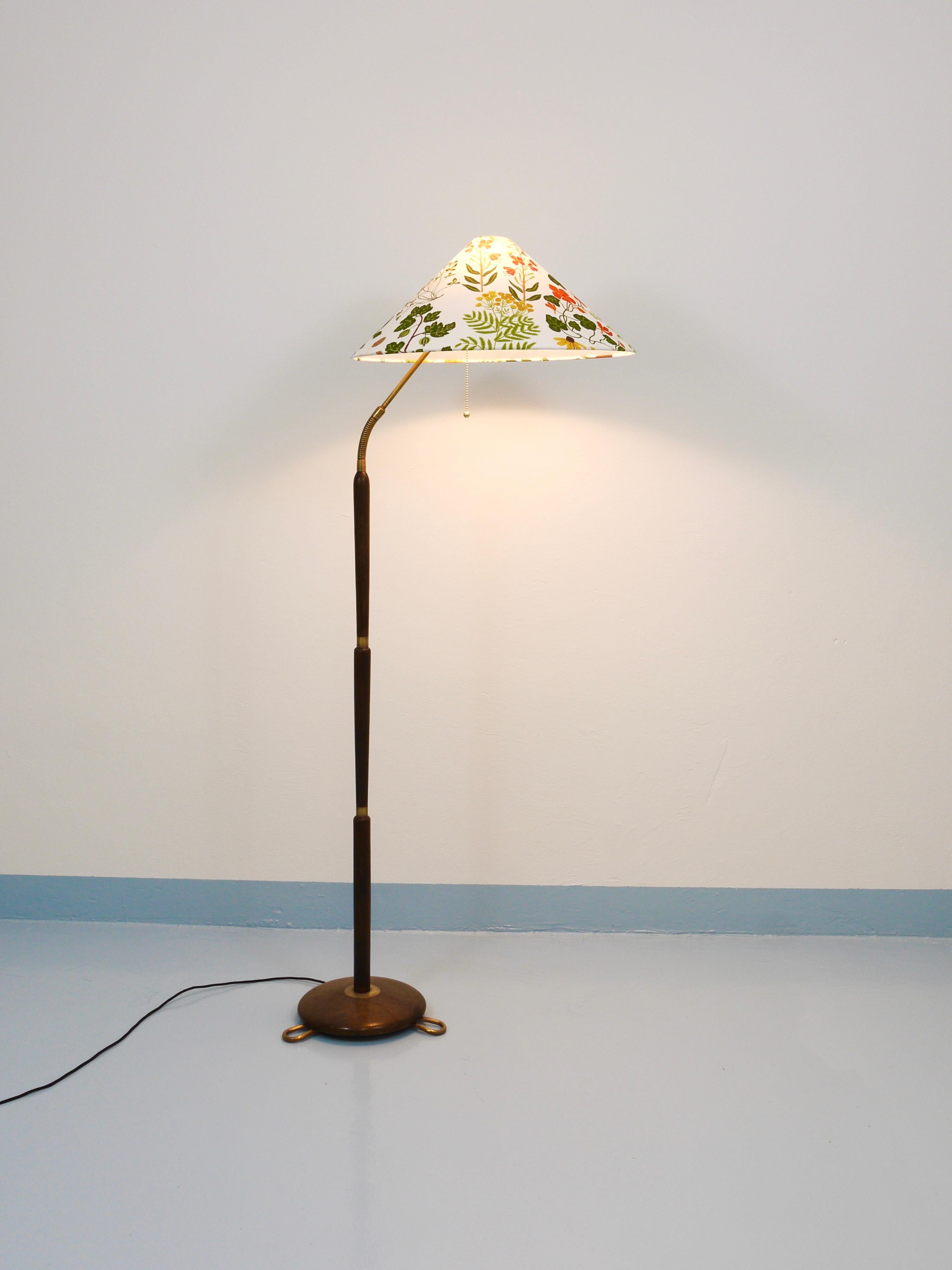 Lampadaire réglable en noyer et laiton des années 1940, Rupert Nikoll Vienne, Autriche, années 1950 en vente 3