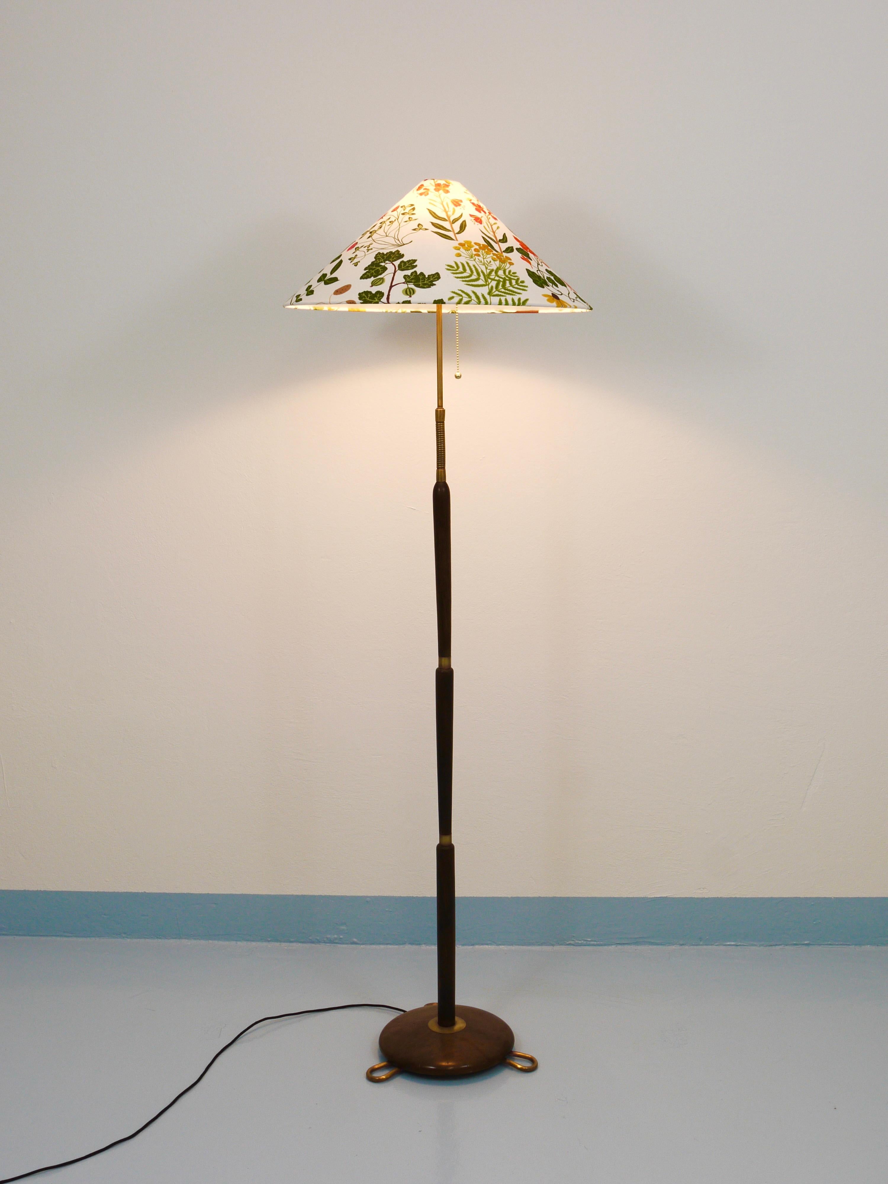 Lampadaire réglable en noyer et laiton des années 1940, Rupert Nikoll Vienne, Autriche, années 1950 en vente 5