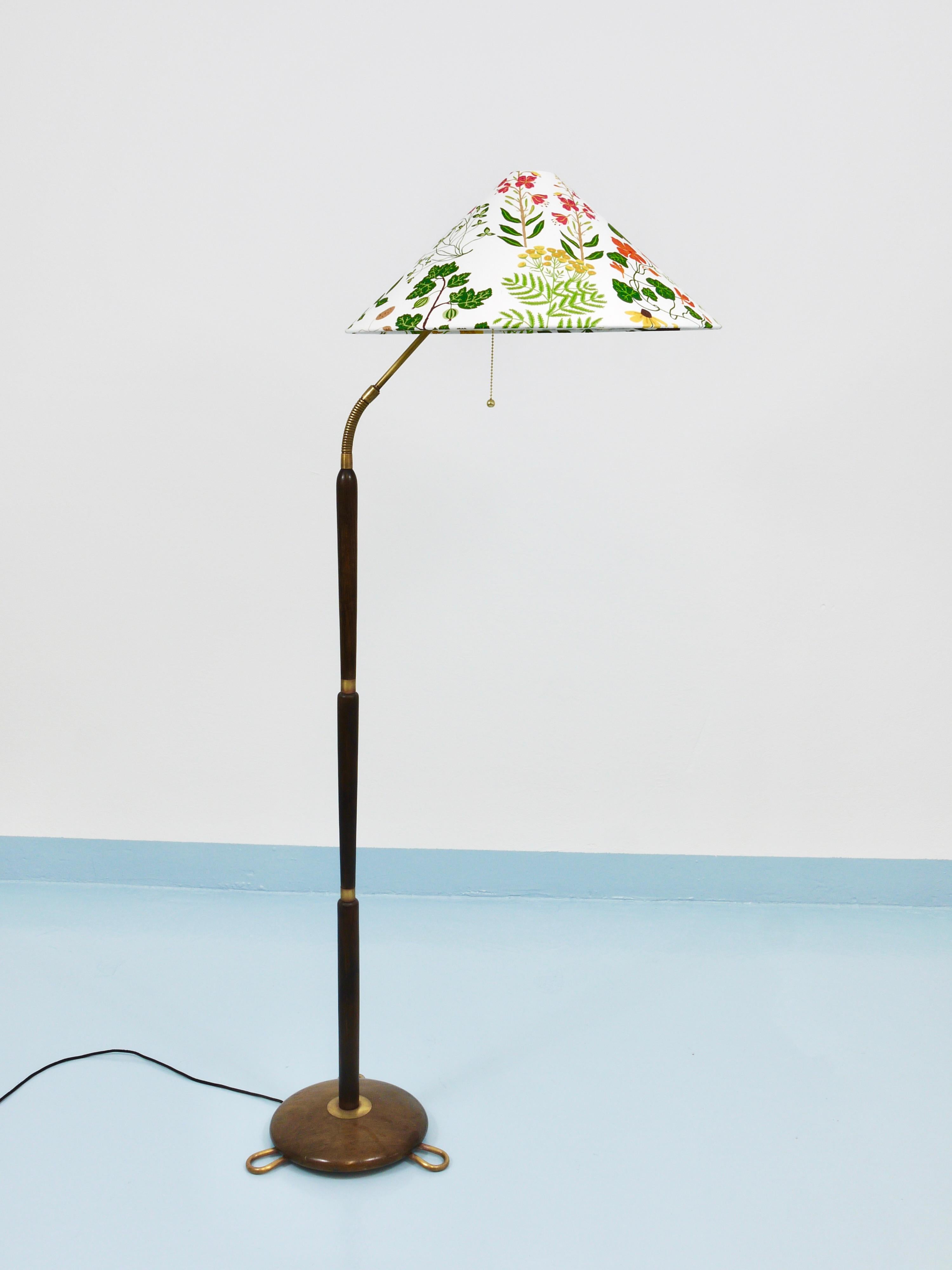 Mid-Century Modern Lampadaire réglable en noyer et laiton des années 1940, Rupert Nikoll Vienne, Autriche, années 1950 en vente