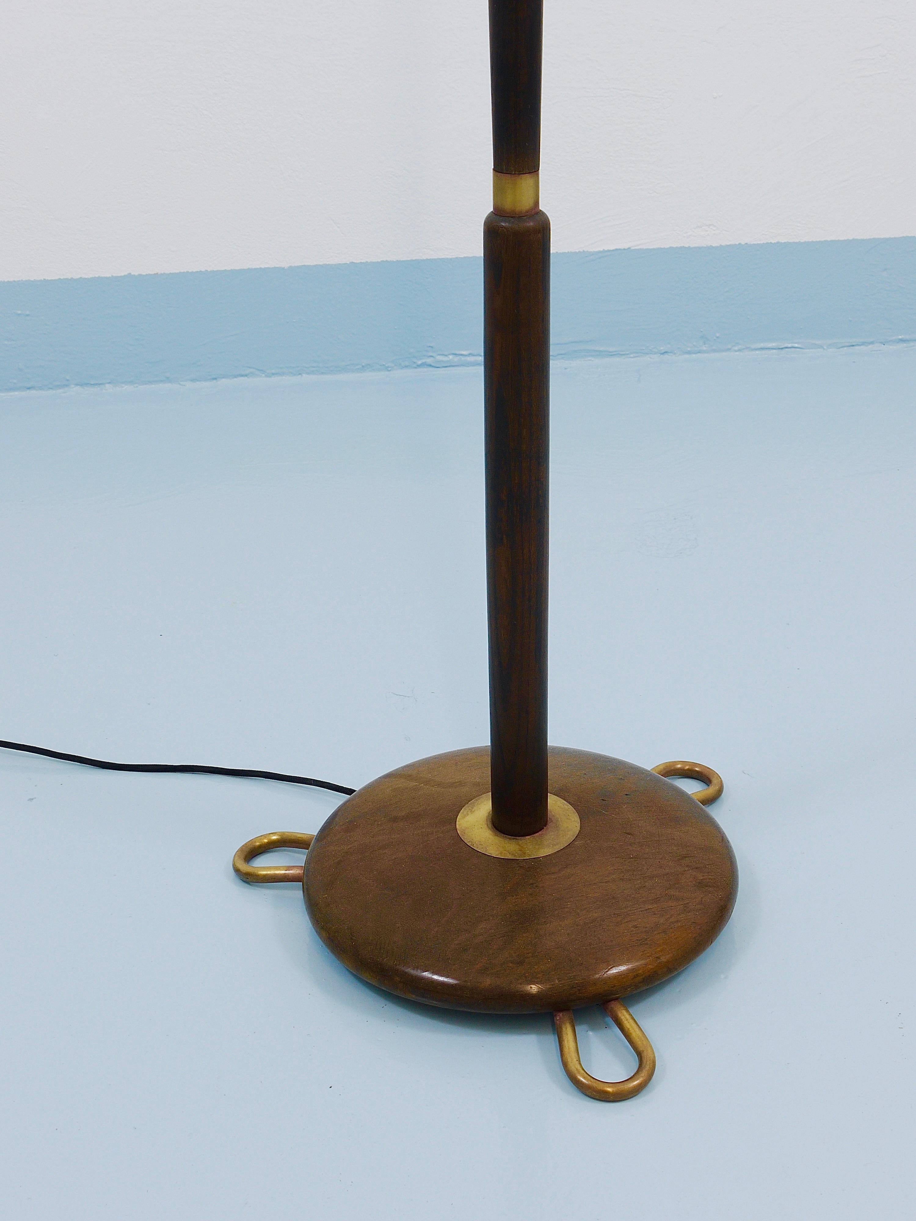 20ième siècle Lampadaire réglable en noyer et laiton des années 1940, Rupert Nikoll Vienne, Autriche, années 1950 en vente