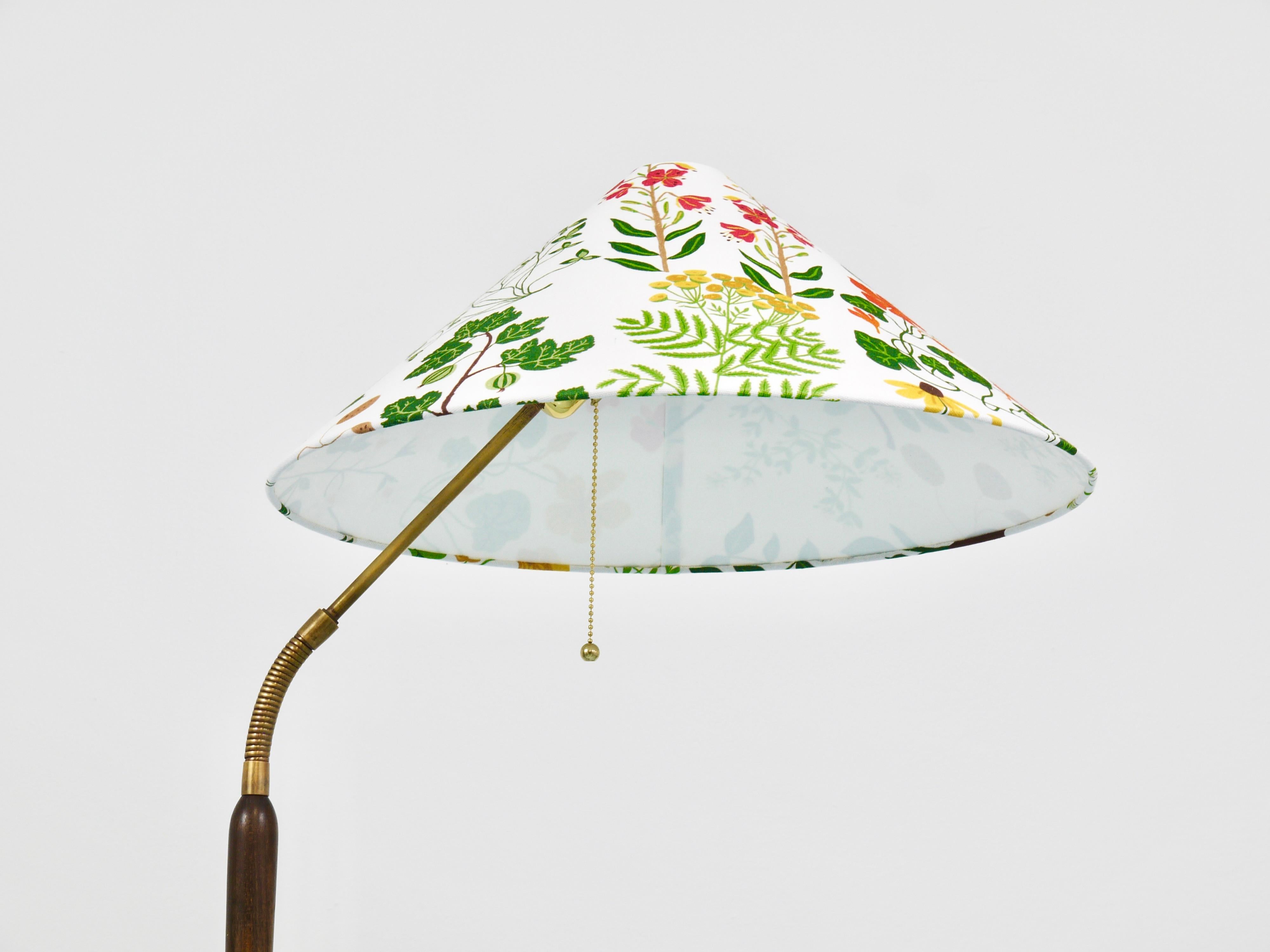 Lampadaire réglable en noyer et laiton des années 1940, Rupert Nikoll Vienne, Autriche, années 1950 en vente 1
