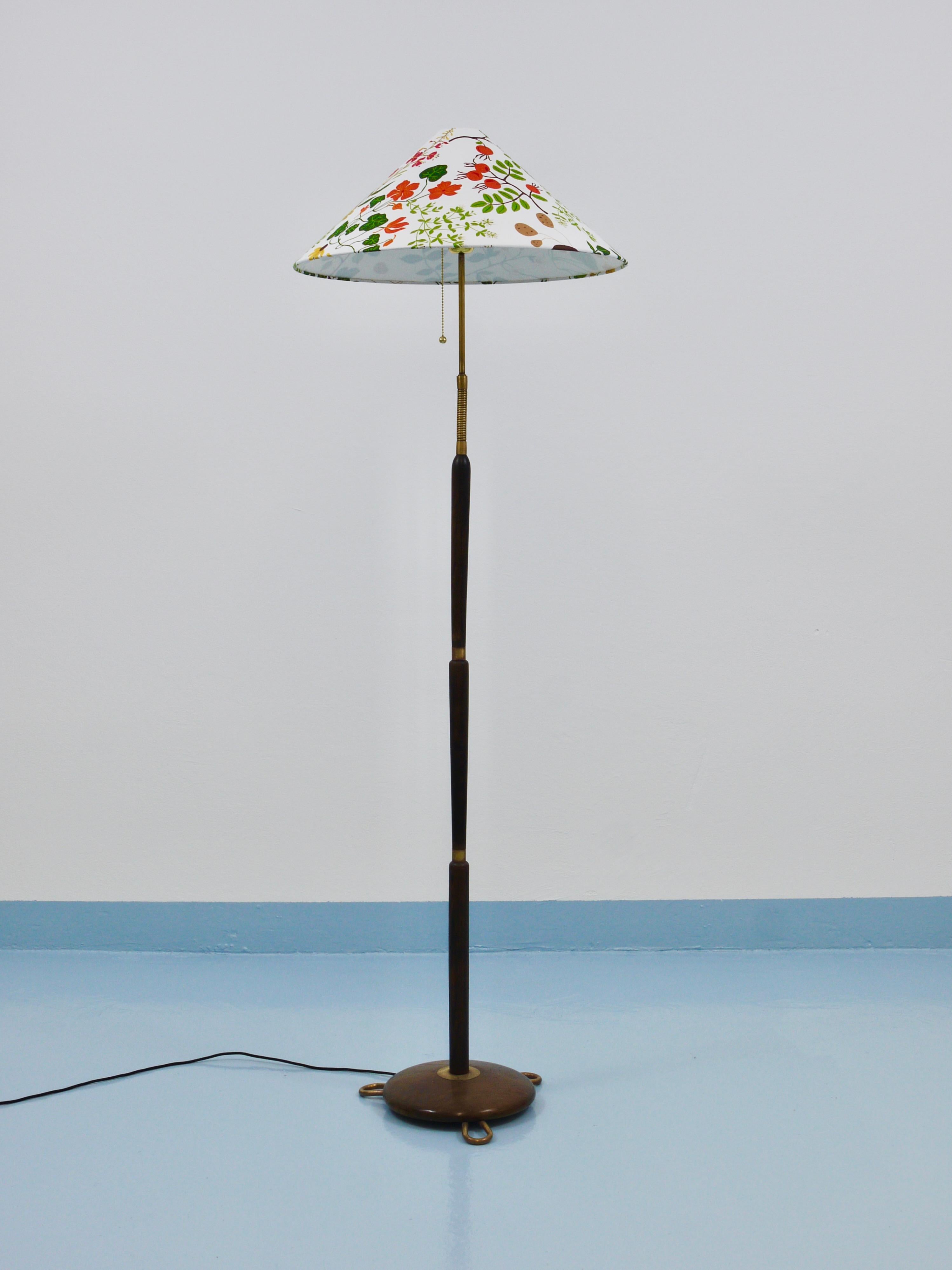 Lampadaire réglable en noyer et laiton des années 1940, Rupert Nikoll Vienne, Autriche, années 1950 en vente 2