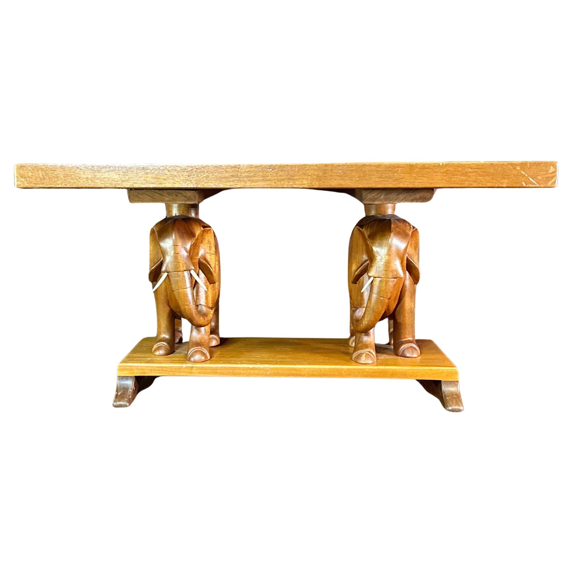 Table basse à deux éléphants Ashanti africain des années 1940  en vente