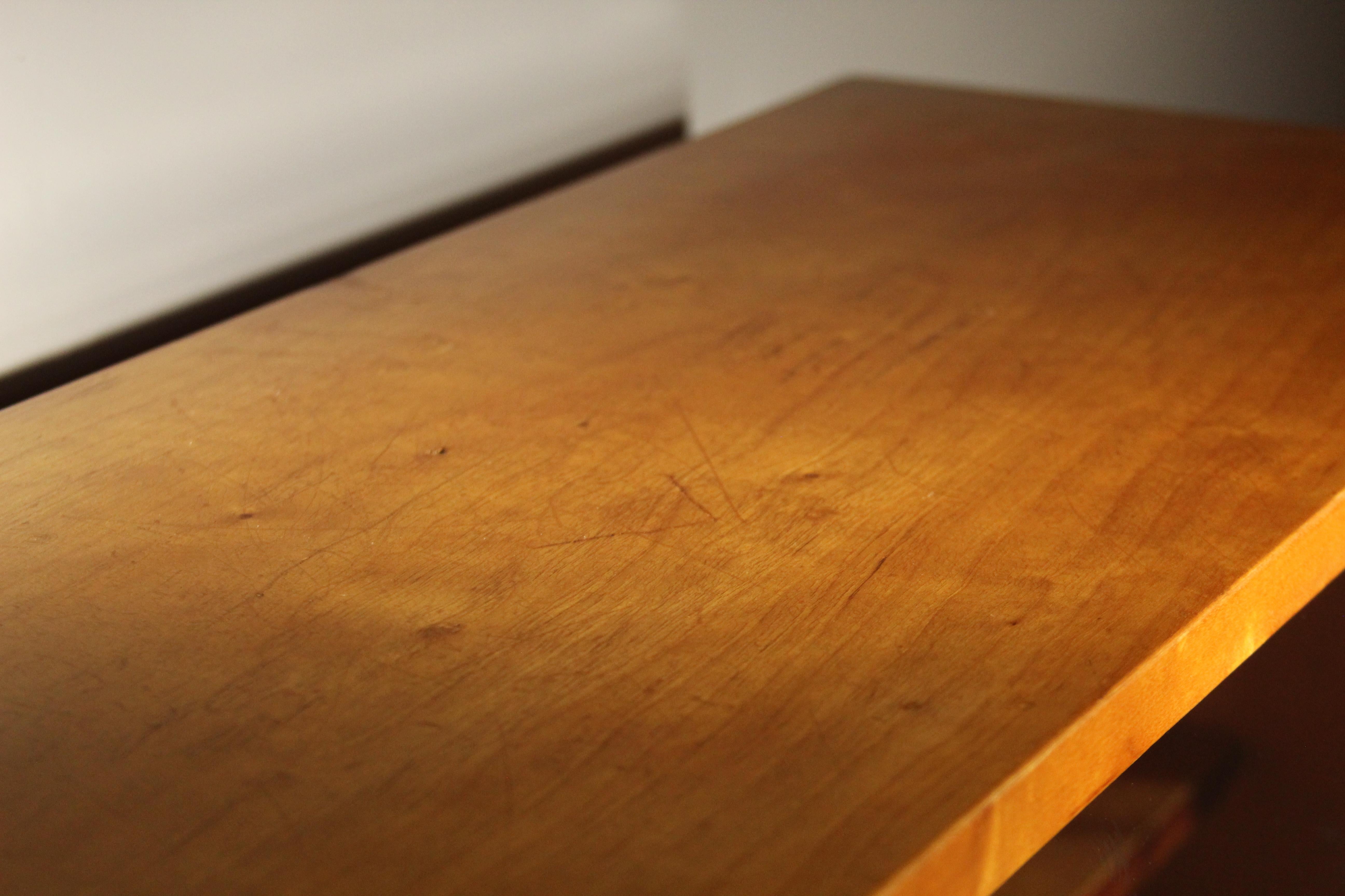 1940s Aino et Alvar Aalto Model 808 Crédence avec suspendu / Hutch Top en vente 7