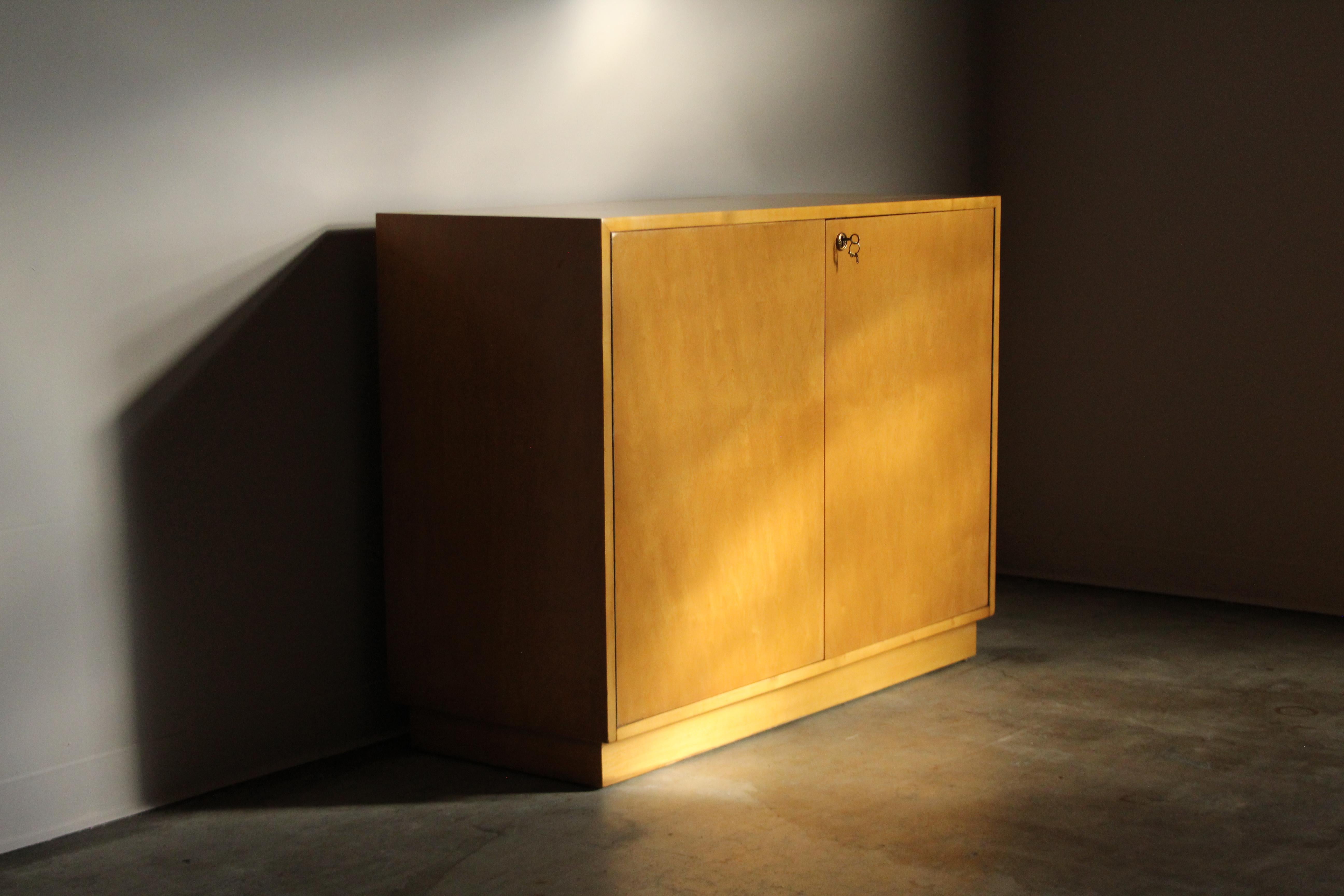 1940s Aino et Alvar Aalto Model 808 Crédence avec suspendu / Hutch Top en vente 8