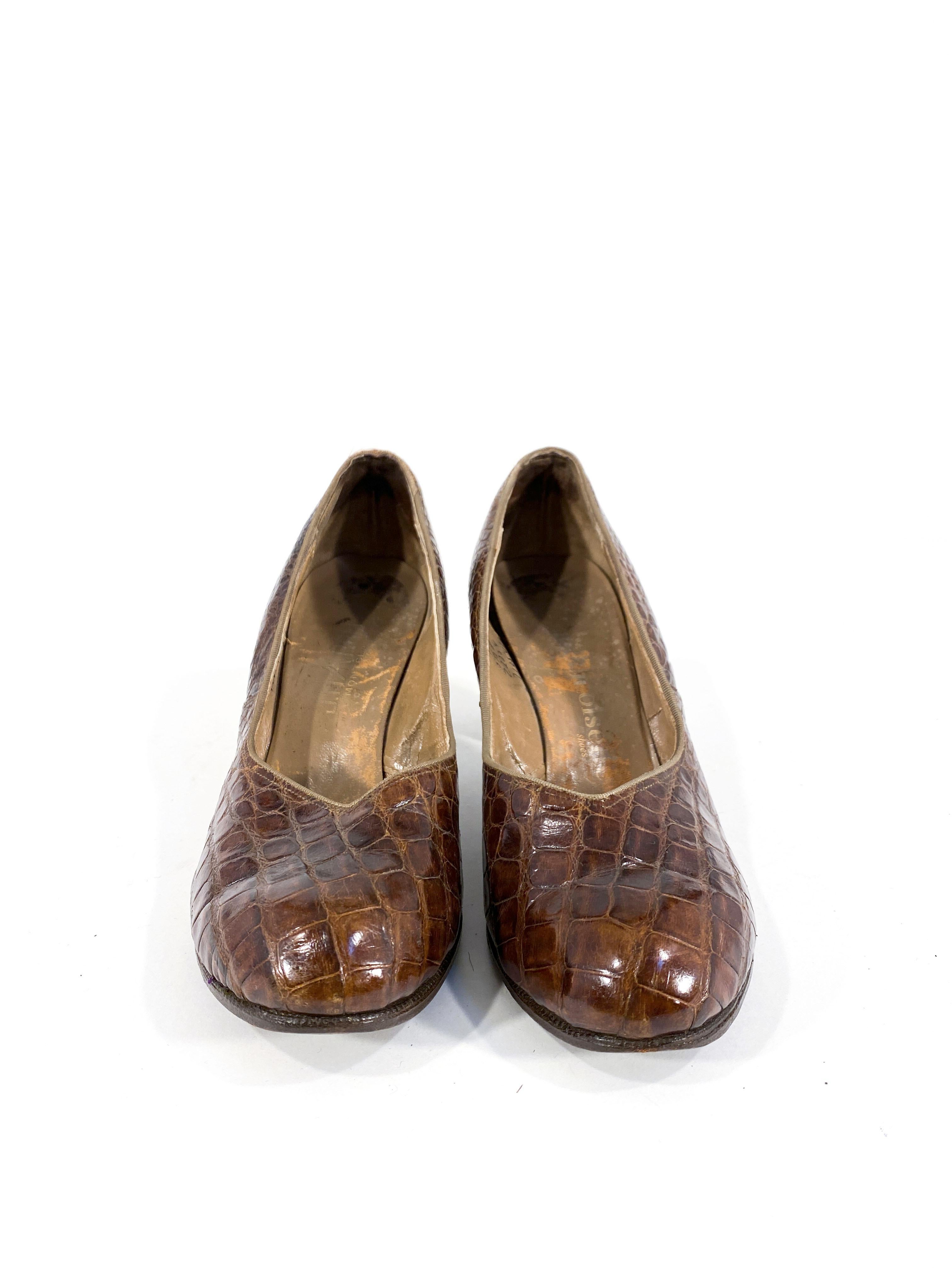 1940s brown alligator round-toe pumps with a 2.5 inch sensible heel. 