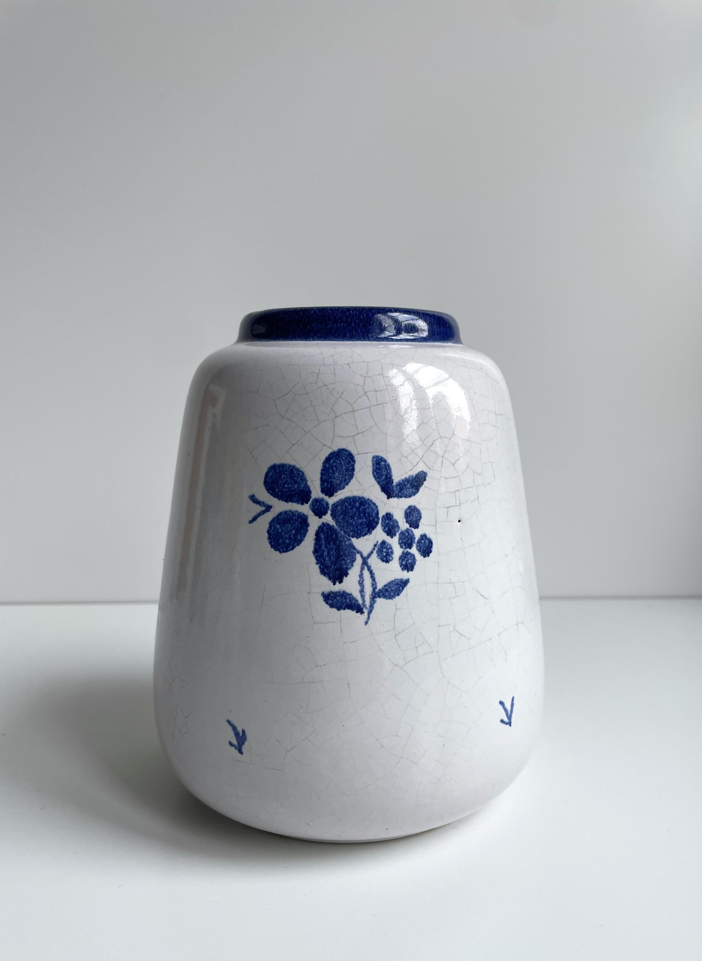 Scandinavian Modern 1940s Almue Danish Blue Decor on White Glazed Ceramic Vase For Sale